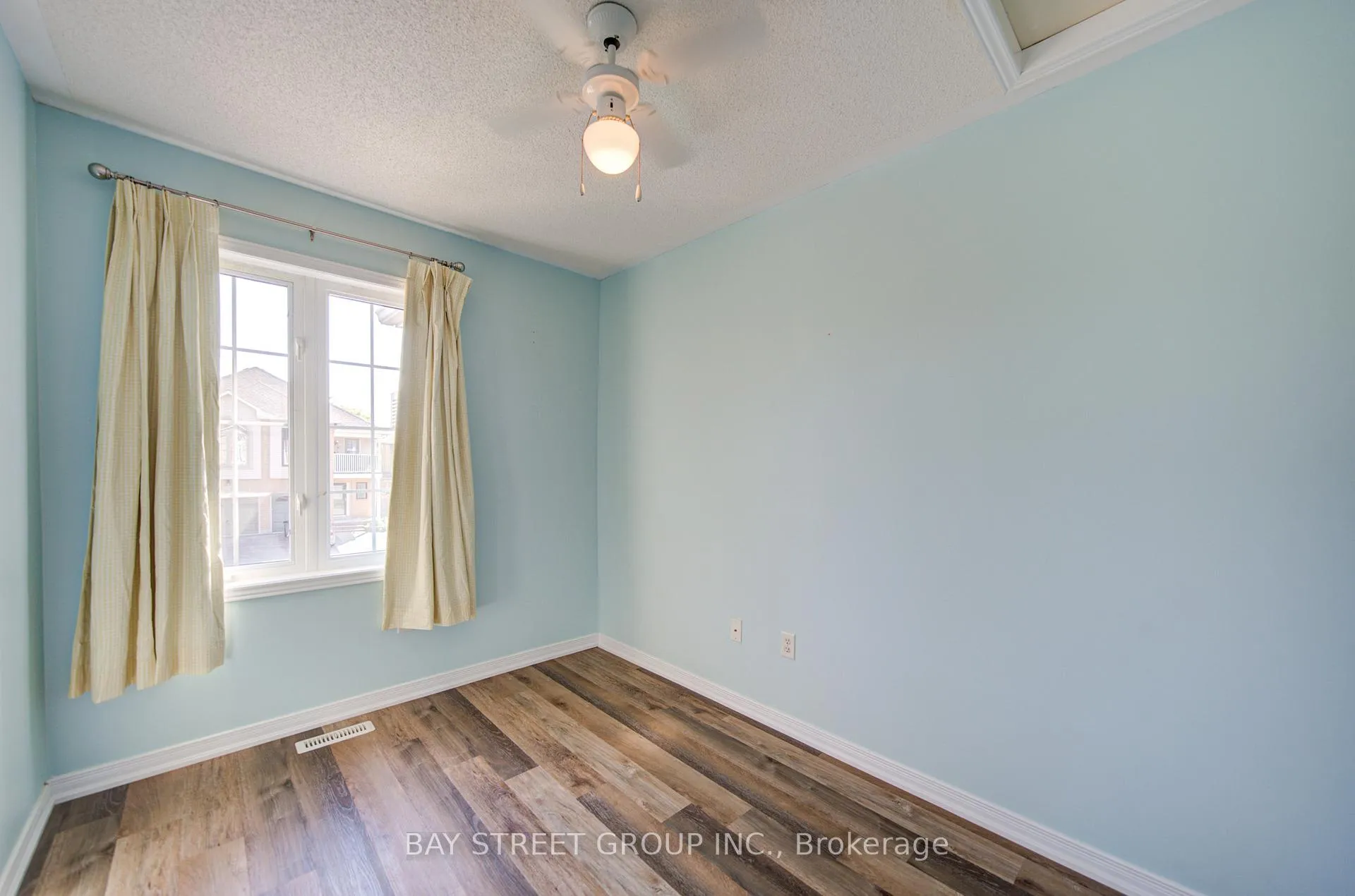 Photo 27 of 1833 Hobson Drive, Burlington, Uptown — HOMEH