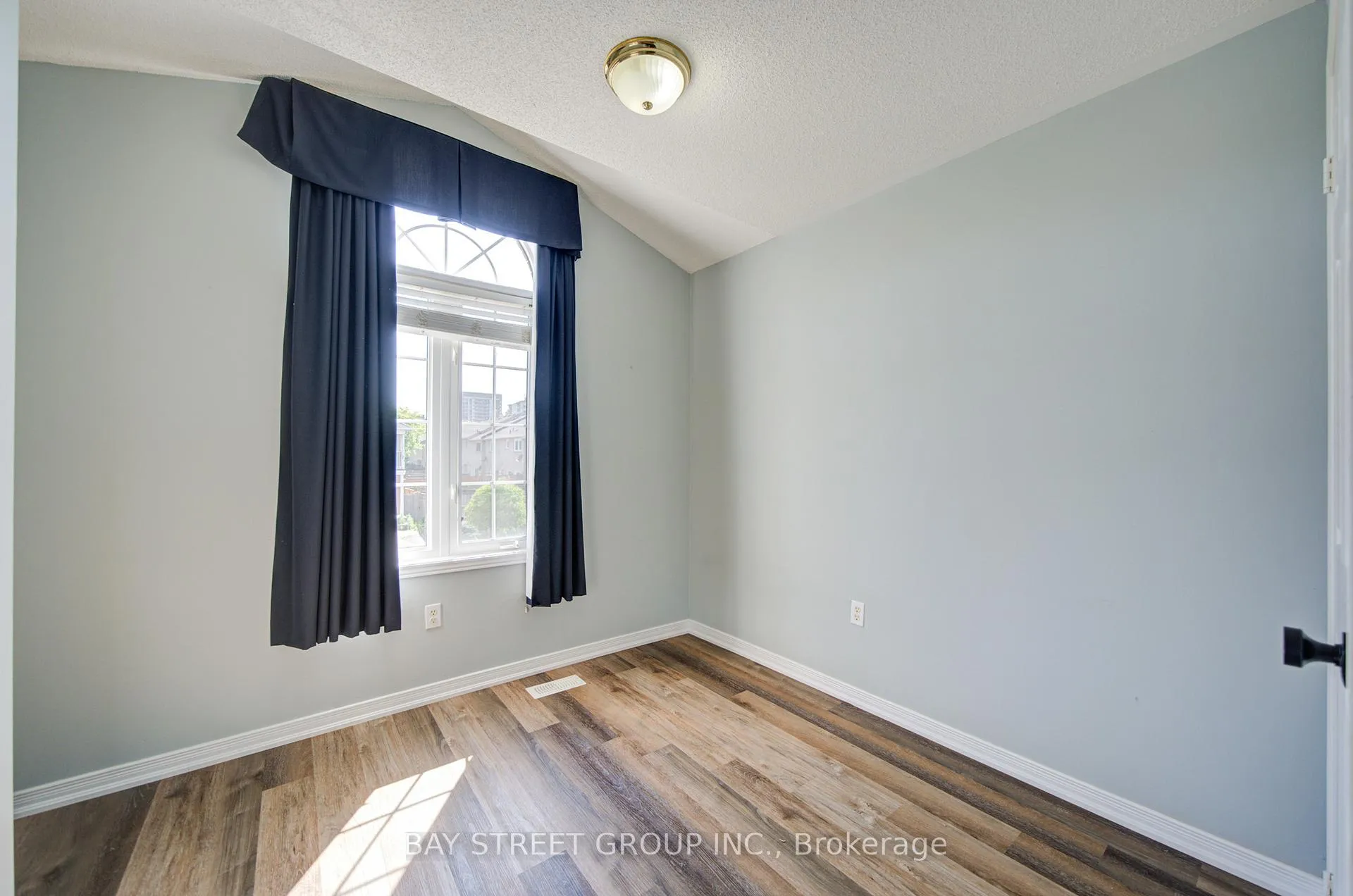 Photo 30 of 1833 Hobson Drive, Burlington, Uptown — HOMEH