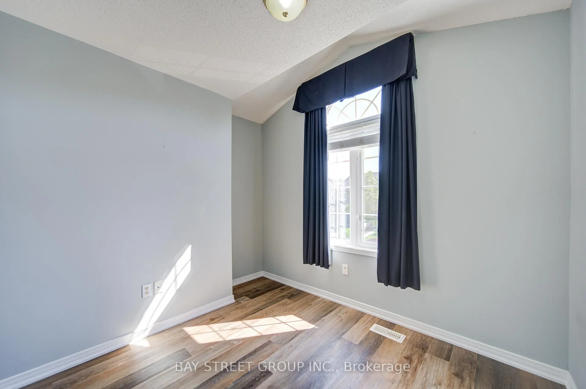 Photo 31 of 1833 Hobson Drive, Burlington, Uptown — HOMEH