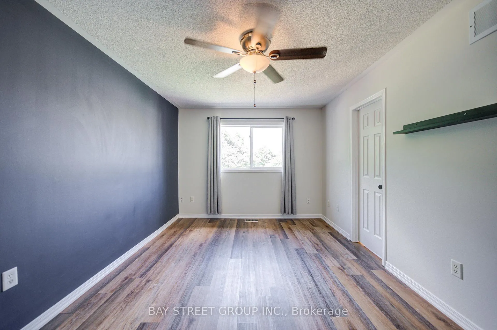 Photo 33 of 1833 Hobson Drive, Burlington, Uptown — HOMEH