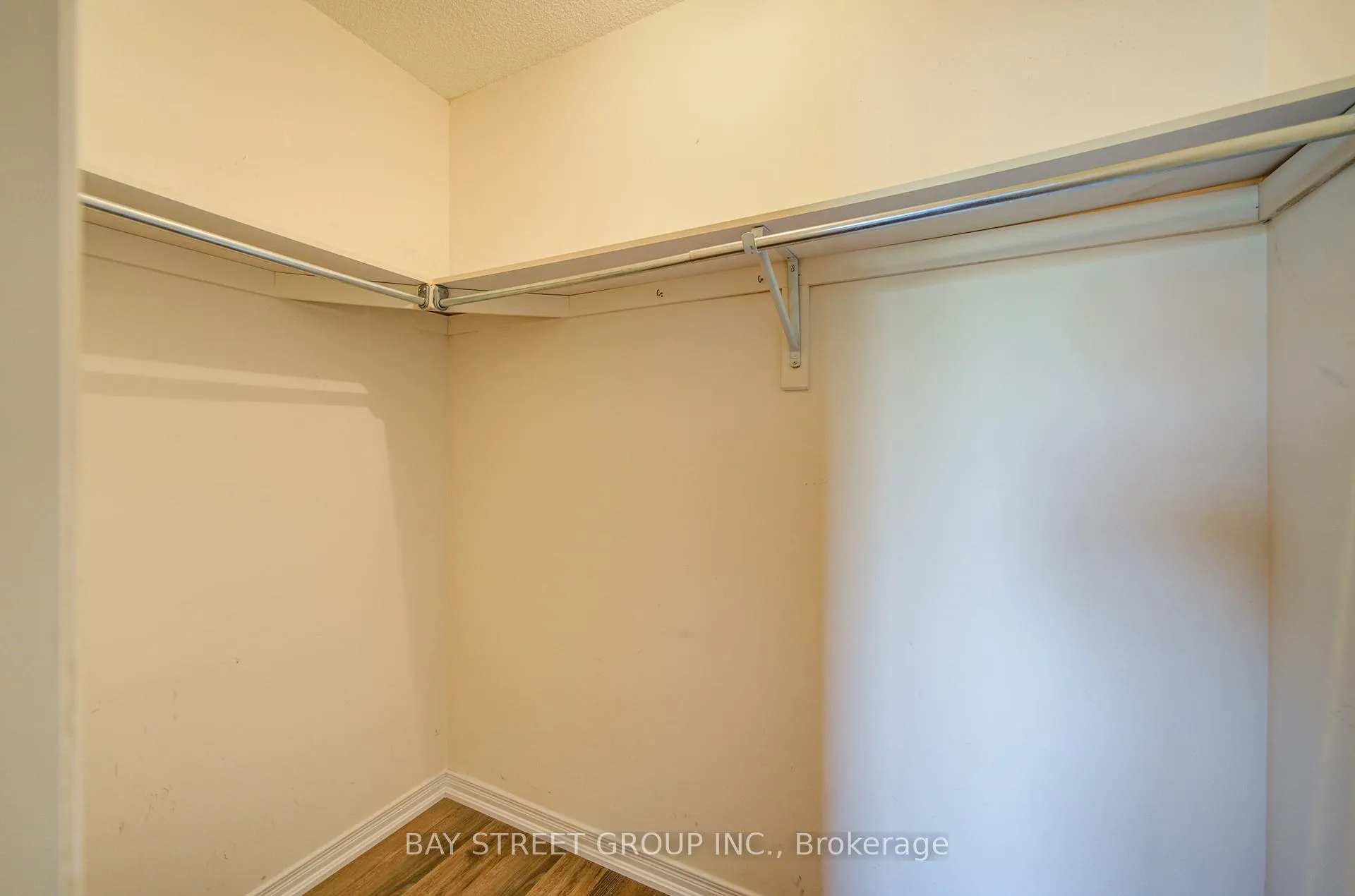 Photo 39 of 1833 Hobson Drive, Burlington, Uptown — HOMEH