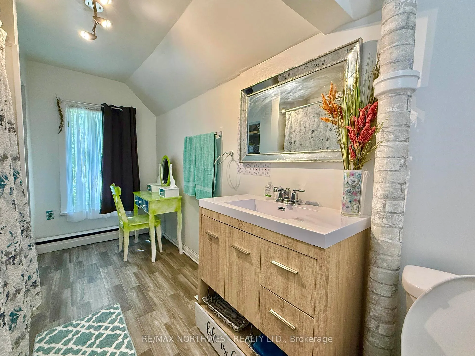 Photo 13 of 433 Third Street S, Kenora, Downtown — HOMEH
