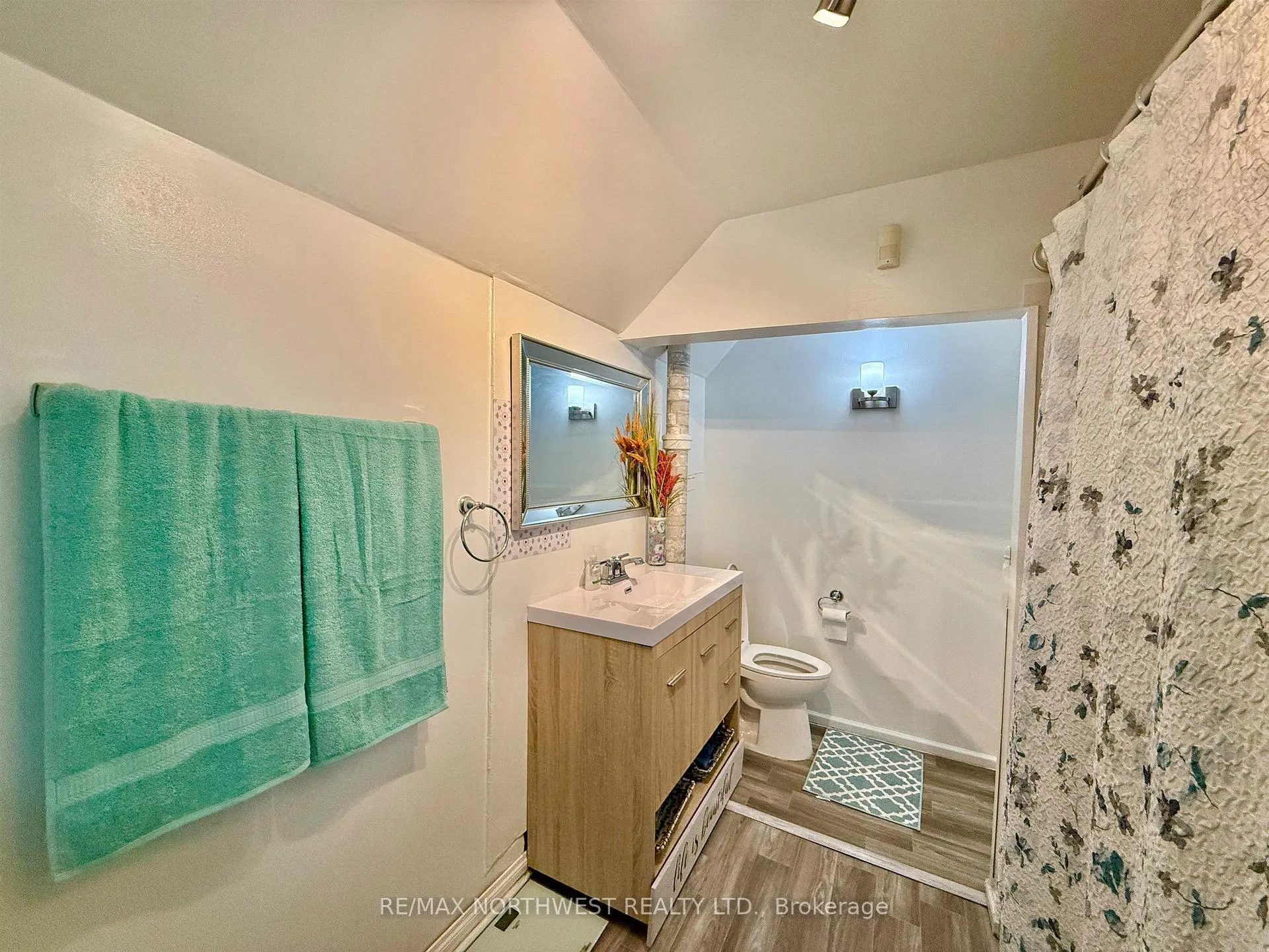 Photo 14 of 433 Third Street S, Kenora, Downtown — HOMEH