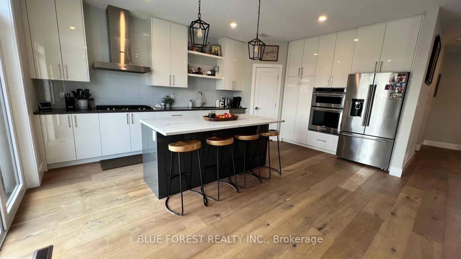 Photo 8 of 2273 Bakervilla Avenue, London, South V — HOMEH