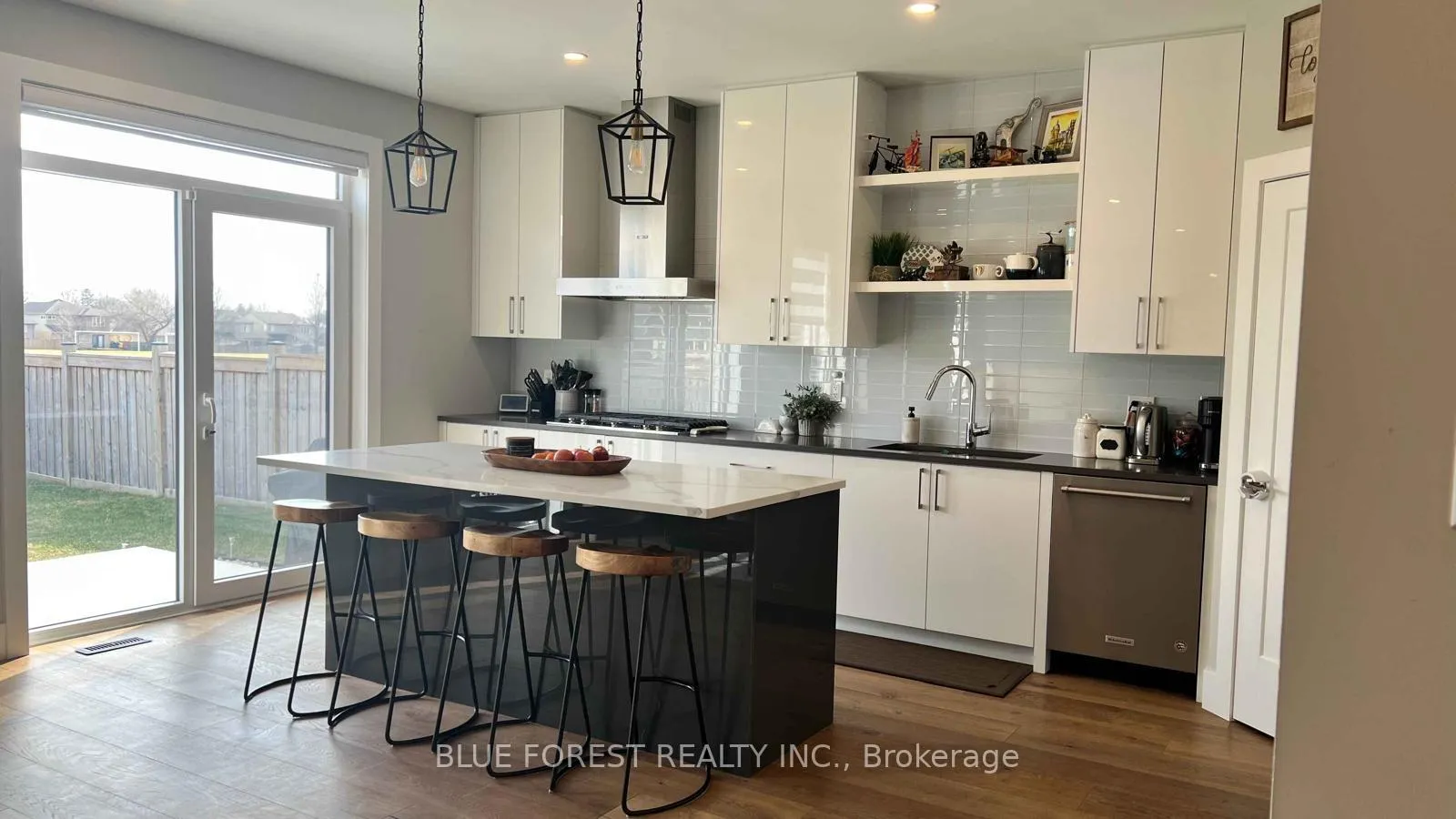 Photo 10 of 2273 Bakervilla Avenue, London, South V — HOMEH