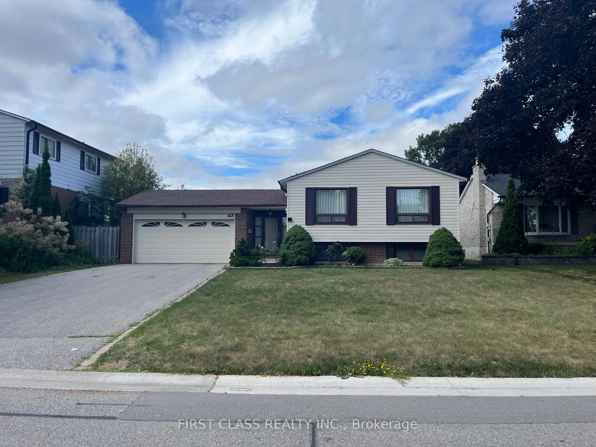 Front of Unit lower, 14 Pringle Avenue