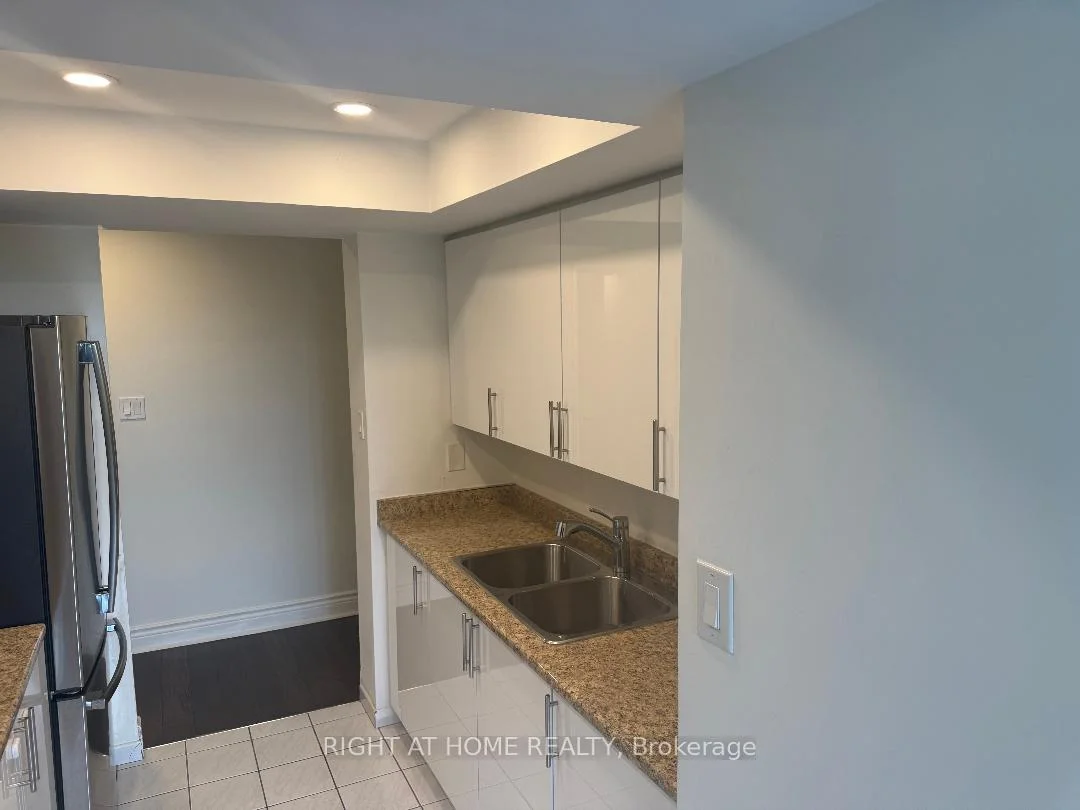 Photo 21 of Unit 409, 5 rowntree Road, Etobicoke, Mount Olive-Silverstone-Jamestown — HOMEH
