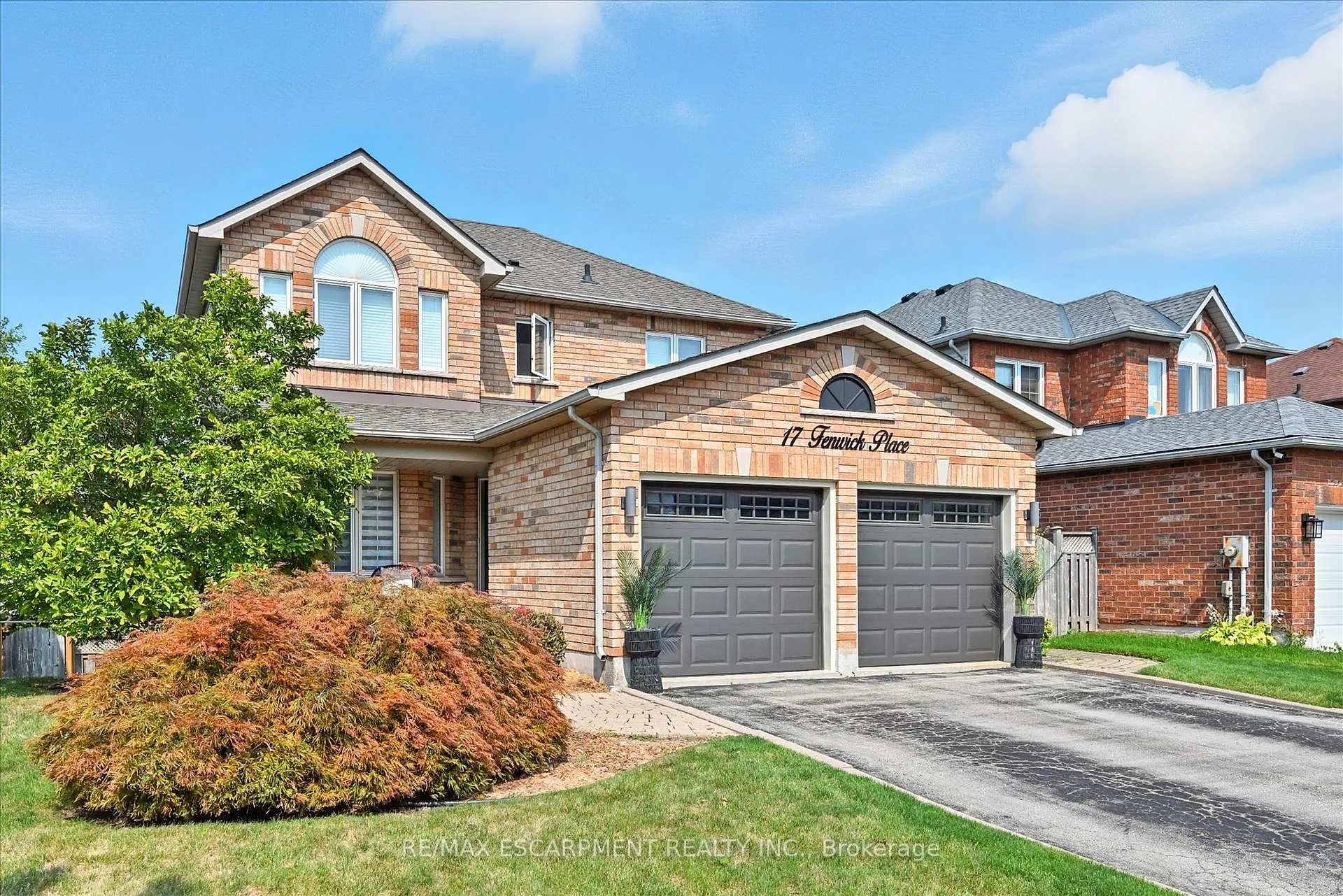 Photo 3 of 17 Fenwick Place, Hamilton, Waterdown — HOMEH