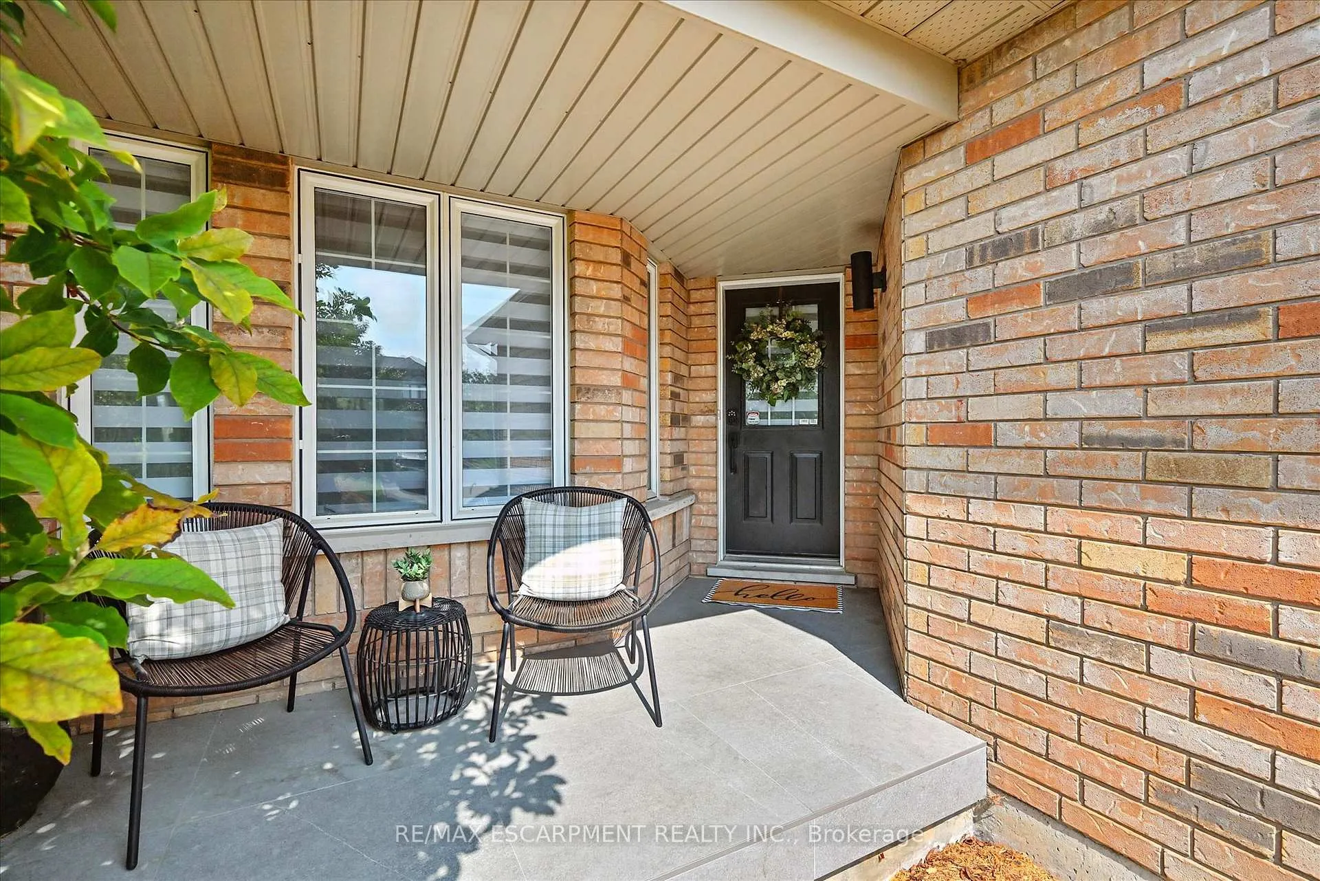 Photo 4 of 17 Fenwick Place, Hamilton, Waterdown — HOMEH