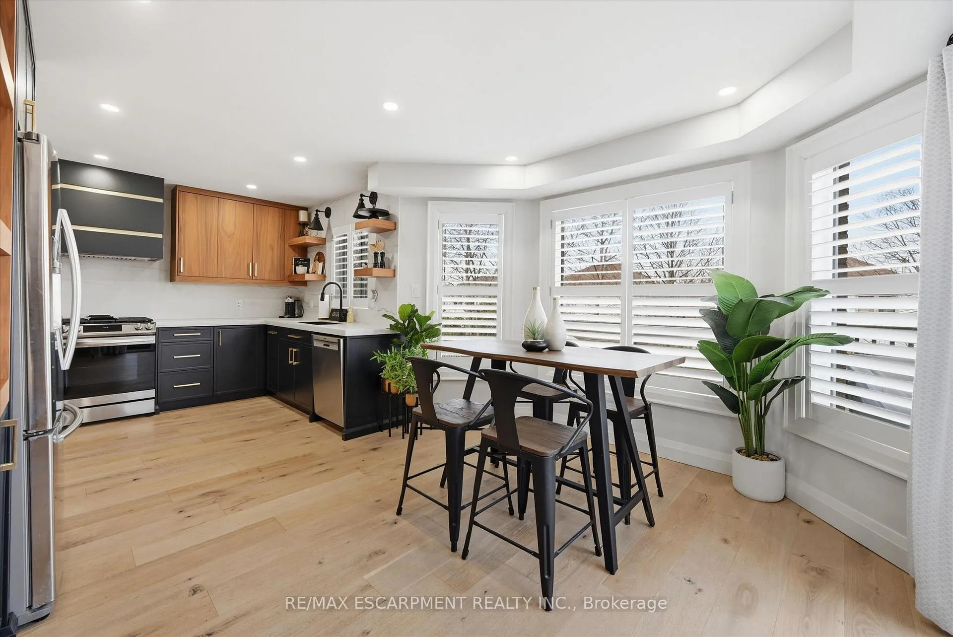Photo 12 of 17 Fenwick Place, Hamilton, Waterdown — HOMEH