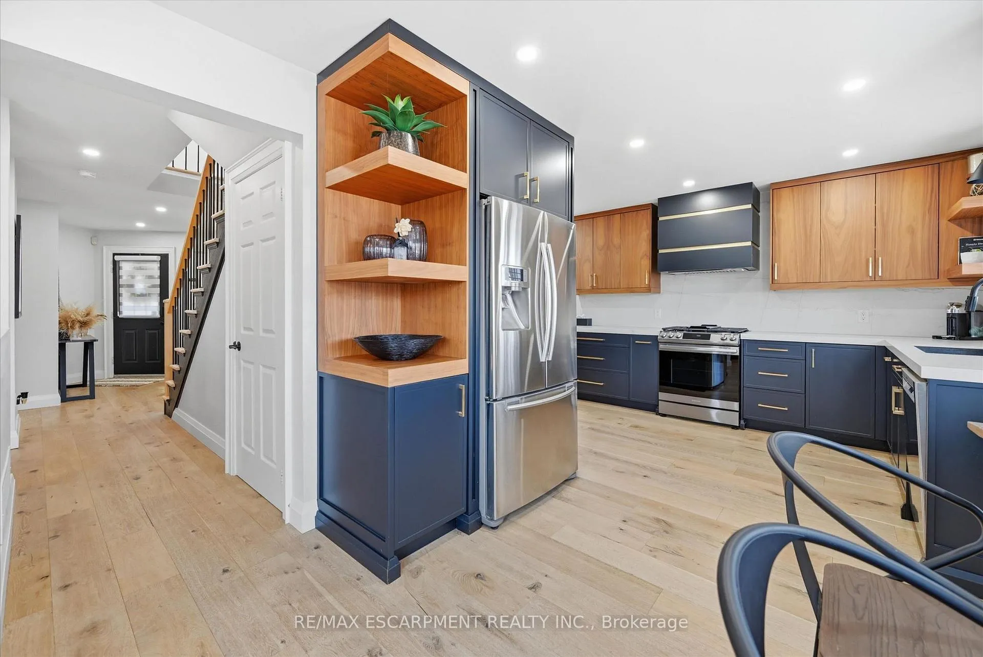 Photo 13 of 17 Fenwick Place, Hamilton, Waterdown — HOMEH