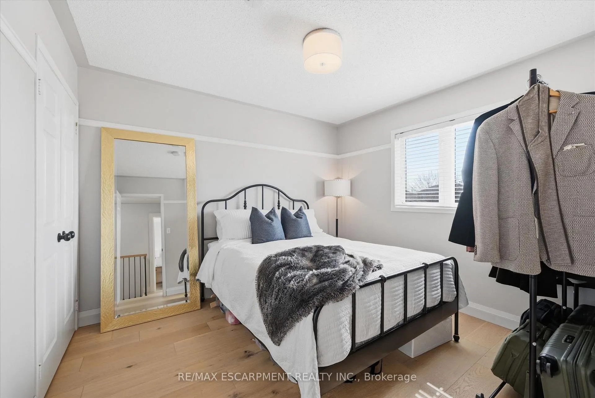 Photo 23 of 17 Fenwick Place, Hamilton, Waterdown — HOMEH