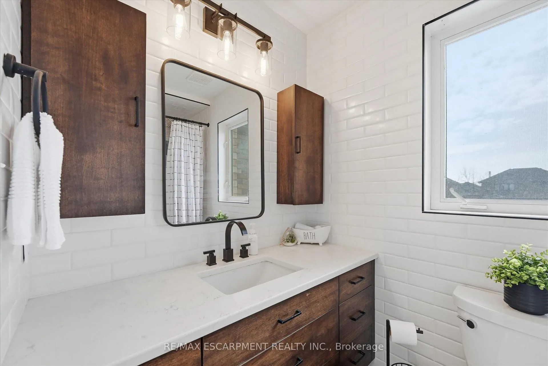 Photo 25 of 17 Fenwick Place, Hamilton, Waterdown — HOMEH