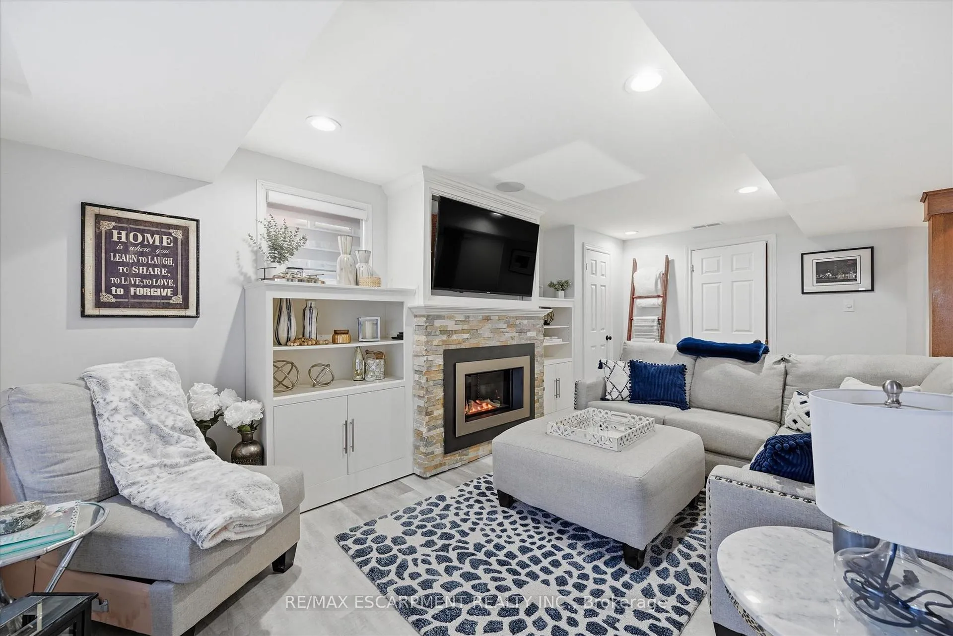 Photo 26 of 17 Fenwick Place, Hamilton, Waterdown — HOMEH