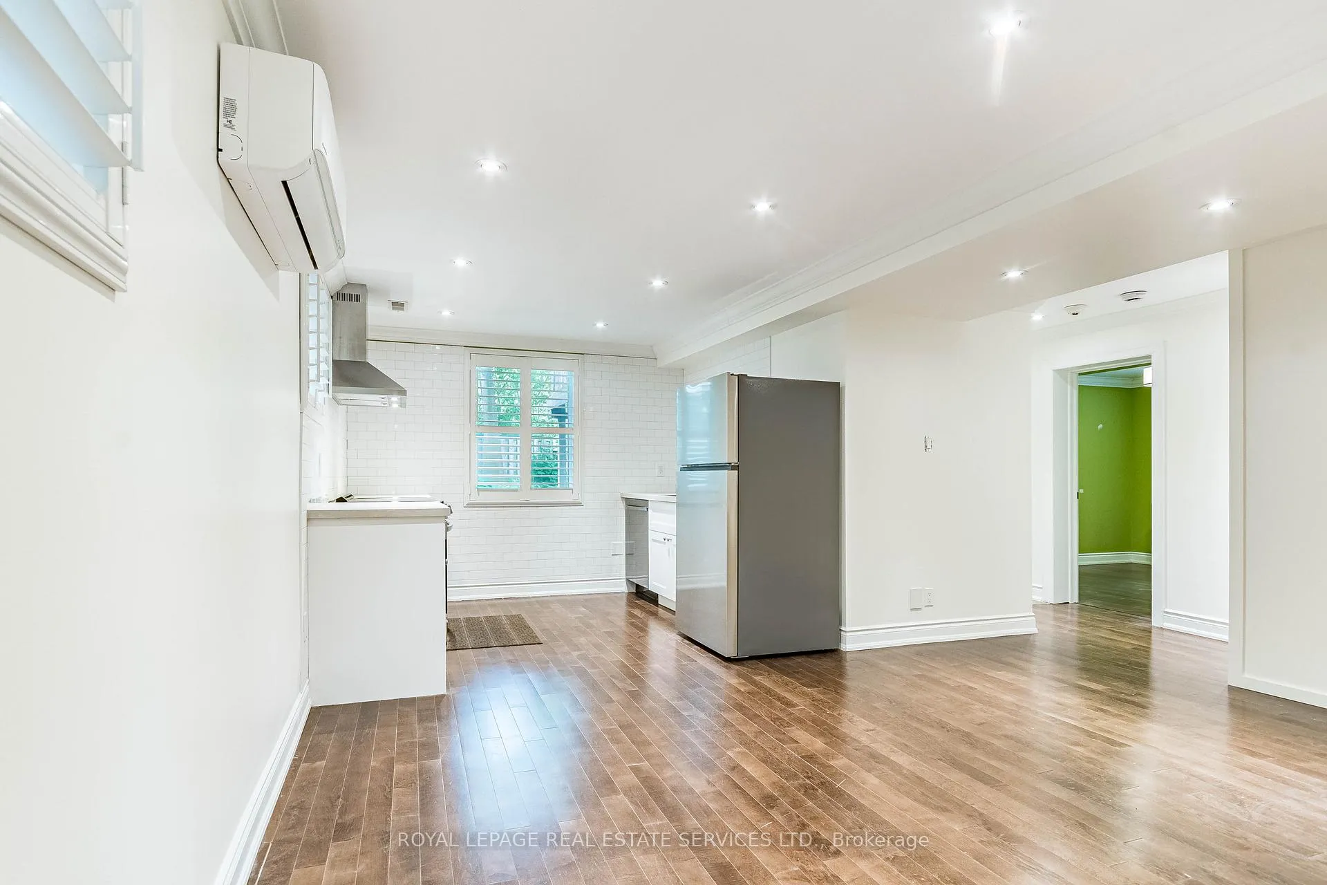 Photo 3 of Unit Lower, 64 Grenview Boulevard S, Etobicoke, Stonegate-Queensway — HOMEH