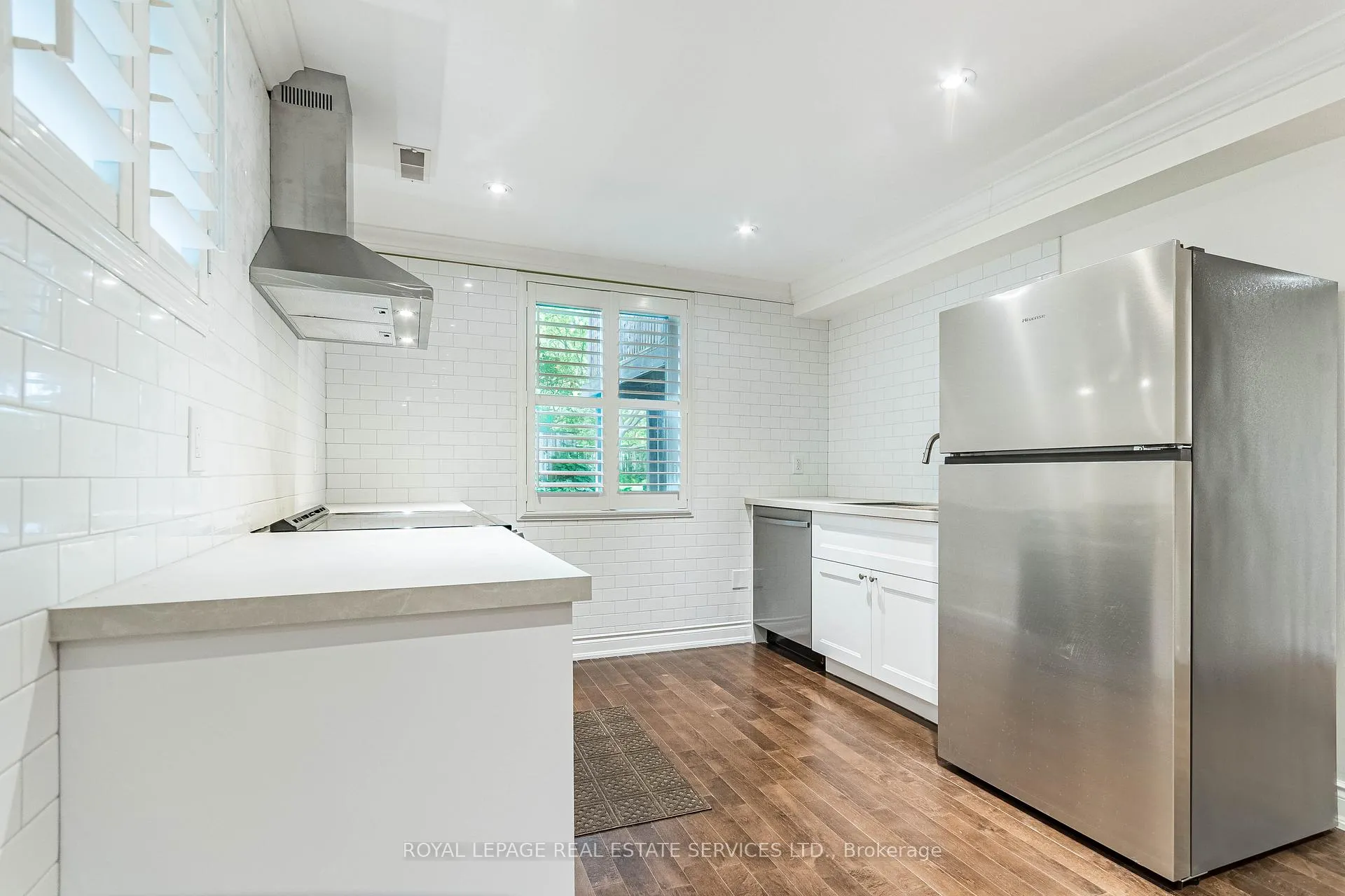 Photo 4 of Unit Lower, 64 Grenview Boulevard S, Etobicoke, Stonegate-Queensway — HOMEH