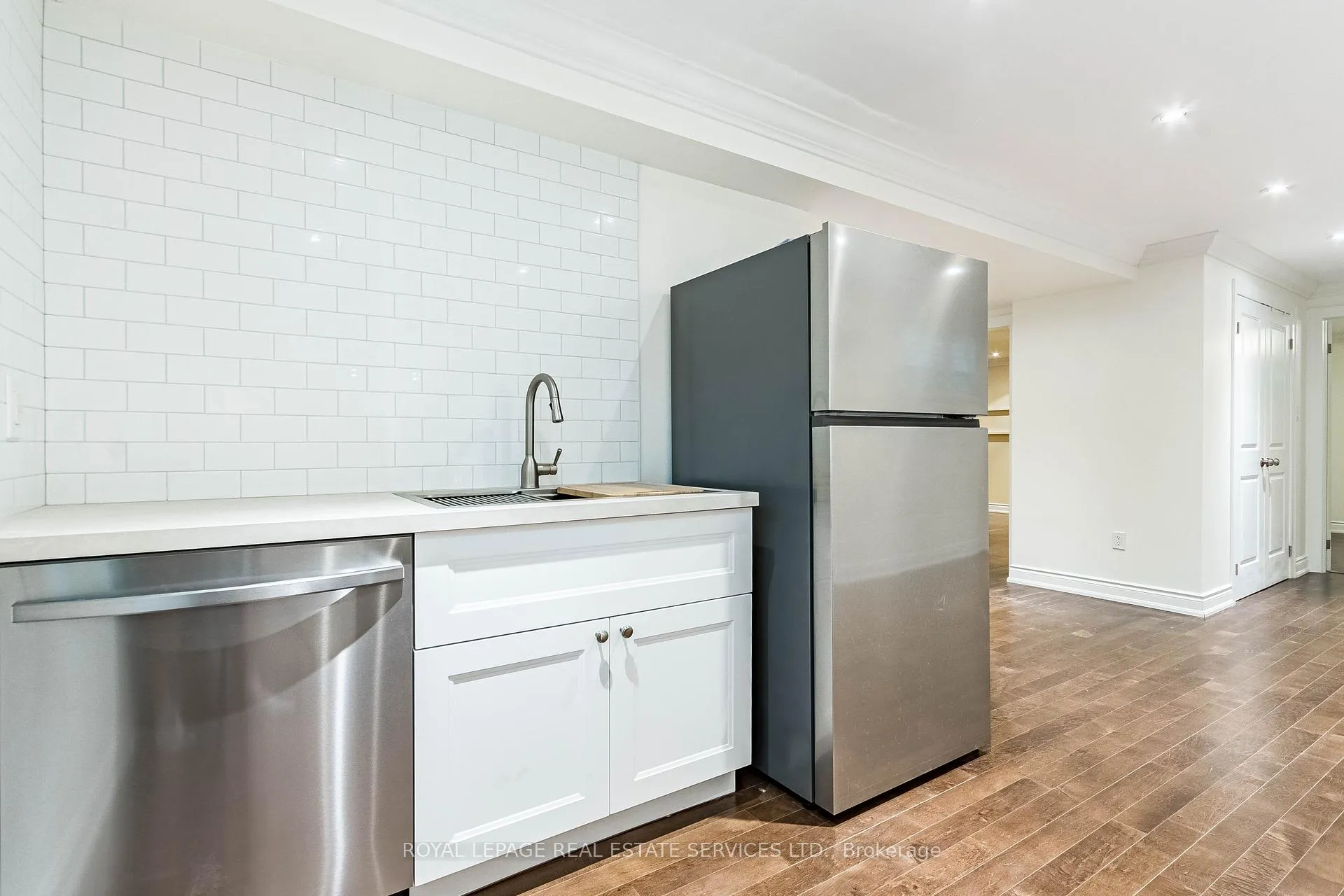 Photo 5 of Unit Lower, 64 Grenview Boulevard S, Etobicoke, Stonegate-Queensway — HOMEH