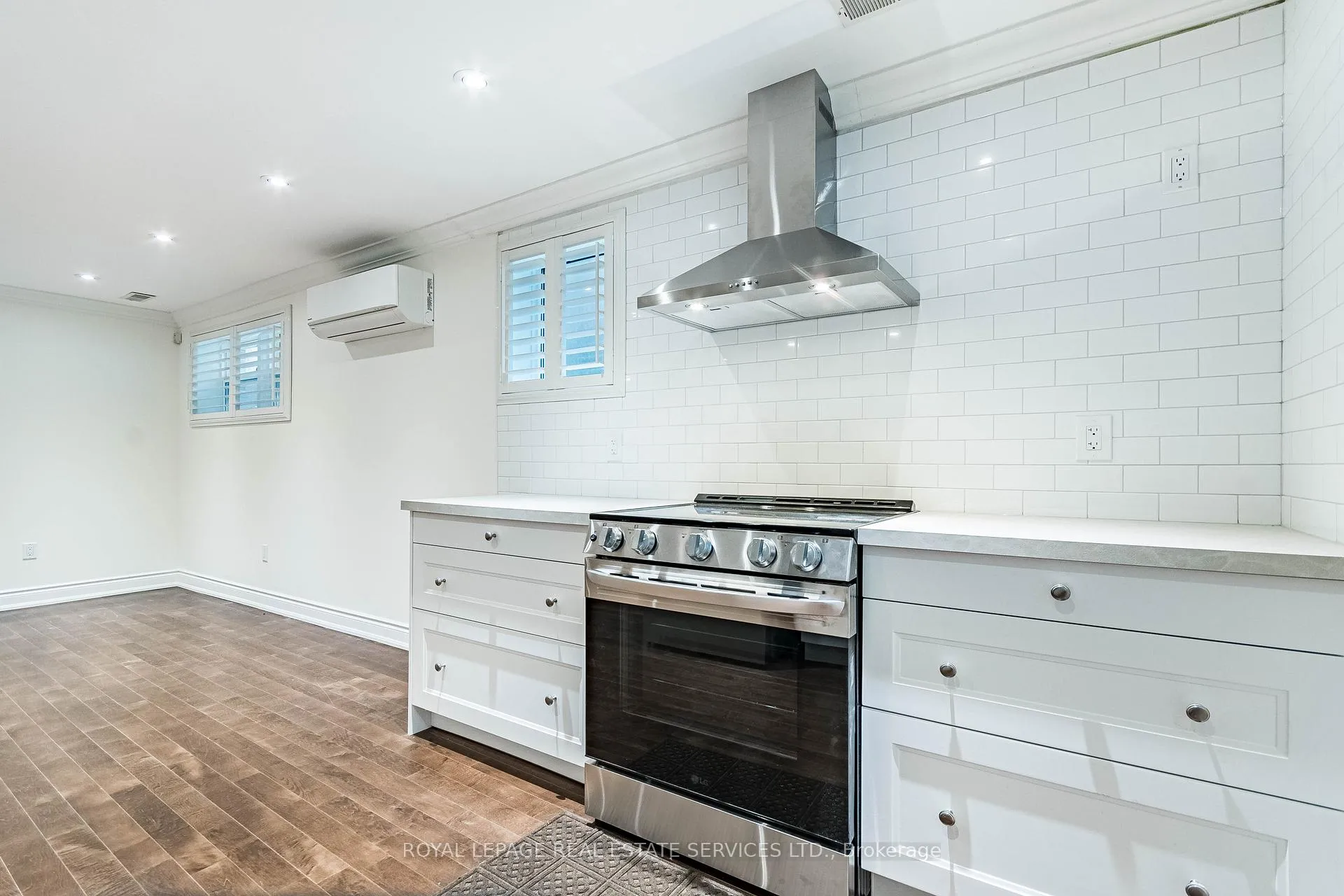 Photo 6 of Unit Lower, 64 Grenview Boulevard S, Etobicoke, Stonegate-Queensway — HOMEH