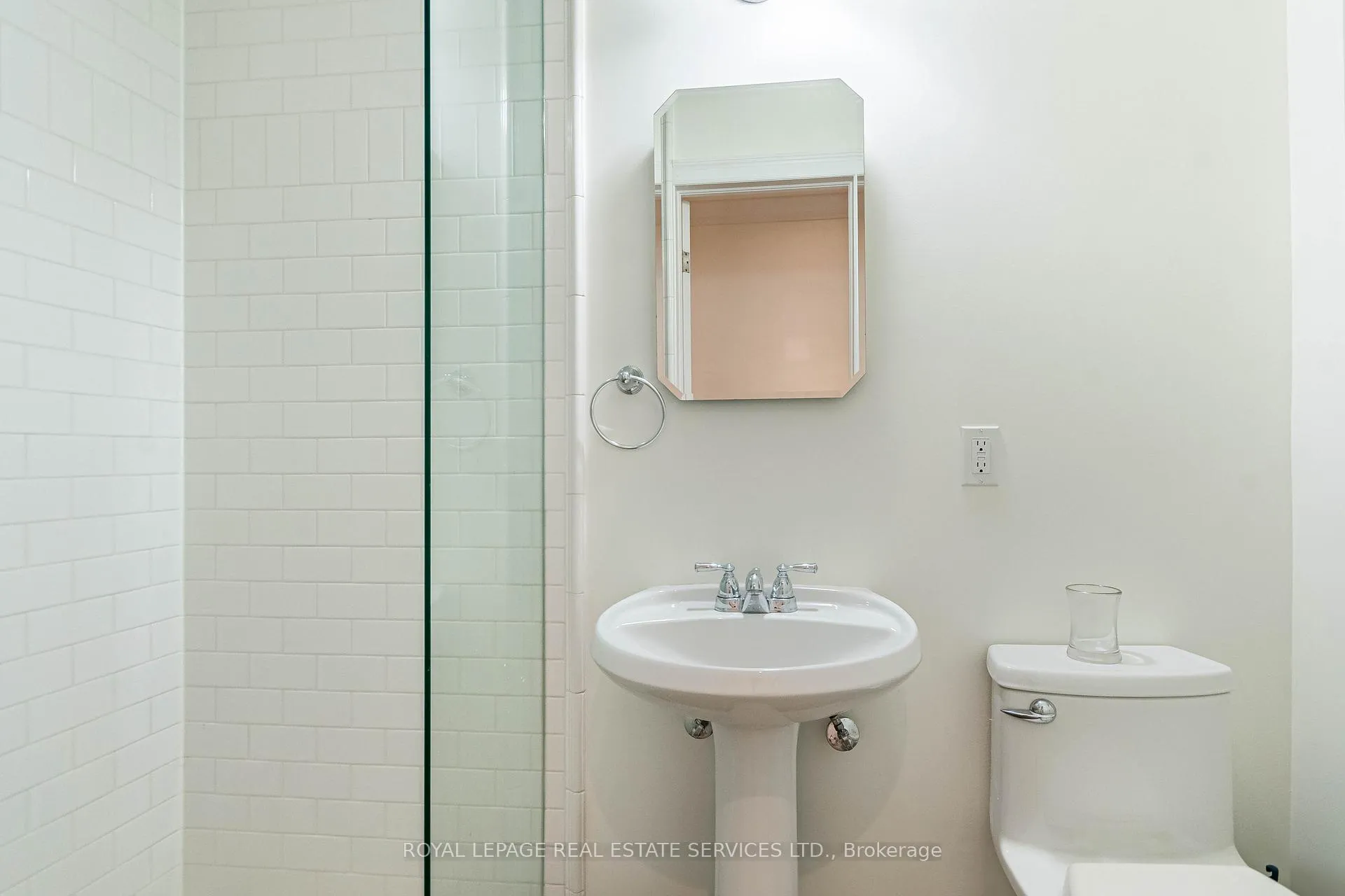 Photo 16 of Unit Lower, 64 Grenview Boulevard S, Etobicoke, Stonegate-Queensway — HOMEH