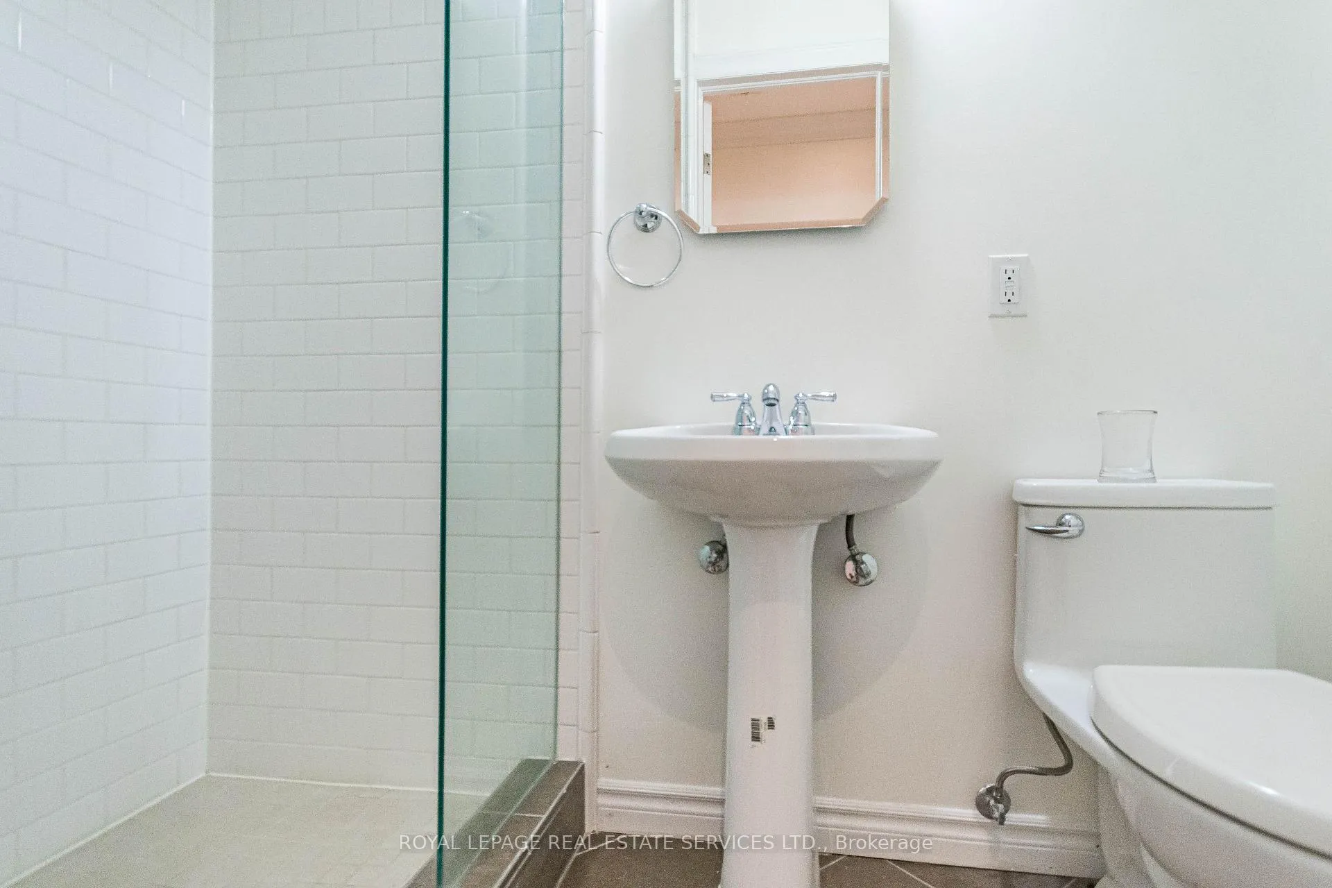 Photo 17 of Unit Lower, 64 Grenview Boulevard S, Etobicoke, Stonegate-Queensway — HOMEH