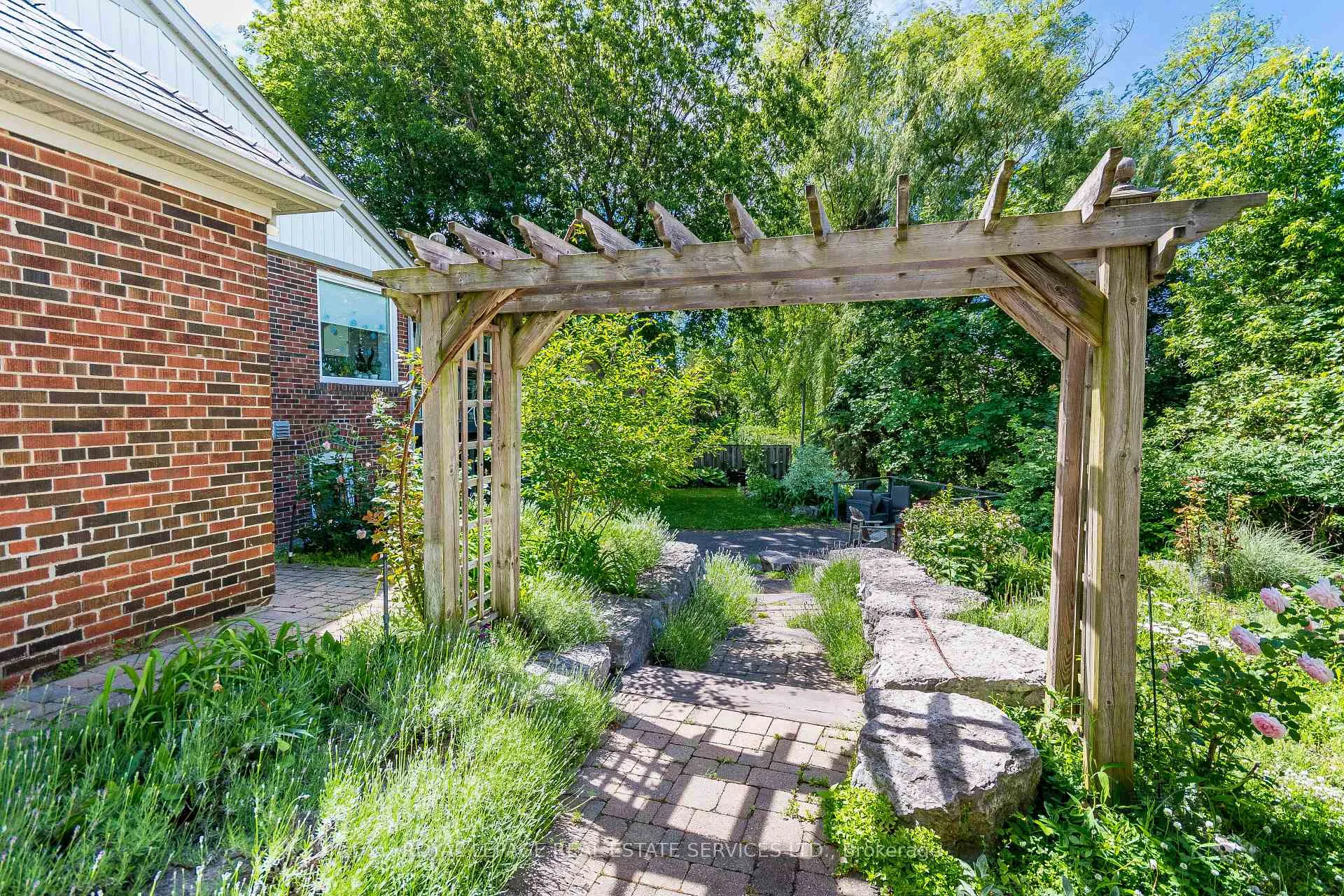 Photo 21 of Unit Lower, 64 Grenview Boulevard S, Etobicoke, Stonegate-Queensway — HOMEH