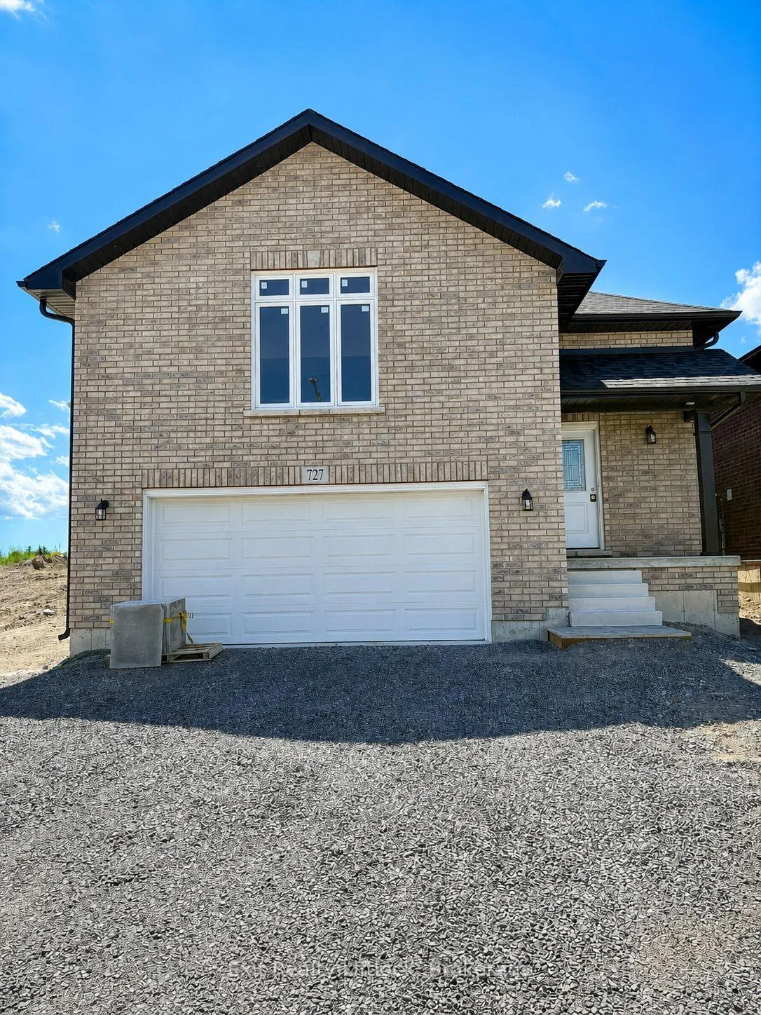 Photo 2 of 727 Latimer Way, Peterborough, Monaghan Ward 2 — HOMEH