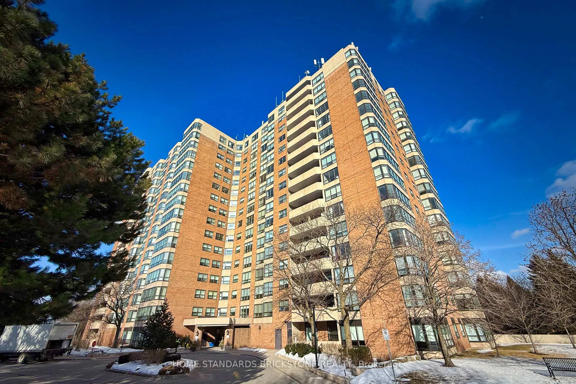 Photo 1 of Unit 205, 7601 Bathurst Street W, Vaughan, Crestwood-Springfarm-Yorkhill — HOMEH