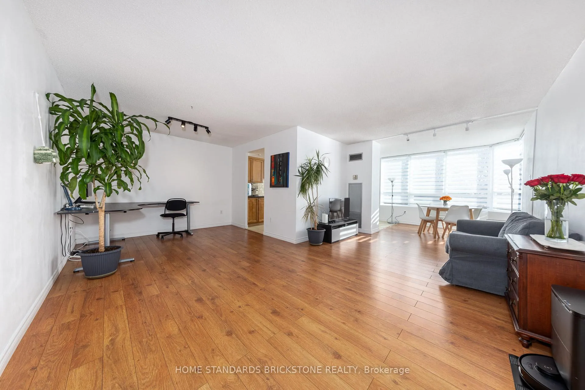 Photo 2 of Unit 205, 7601 Bathurst Street W, Vaughan, Crestwood-Springfarm-Yorkhill — HOMEH