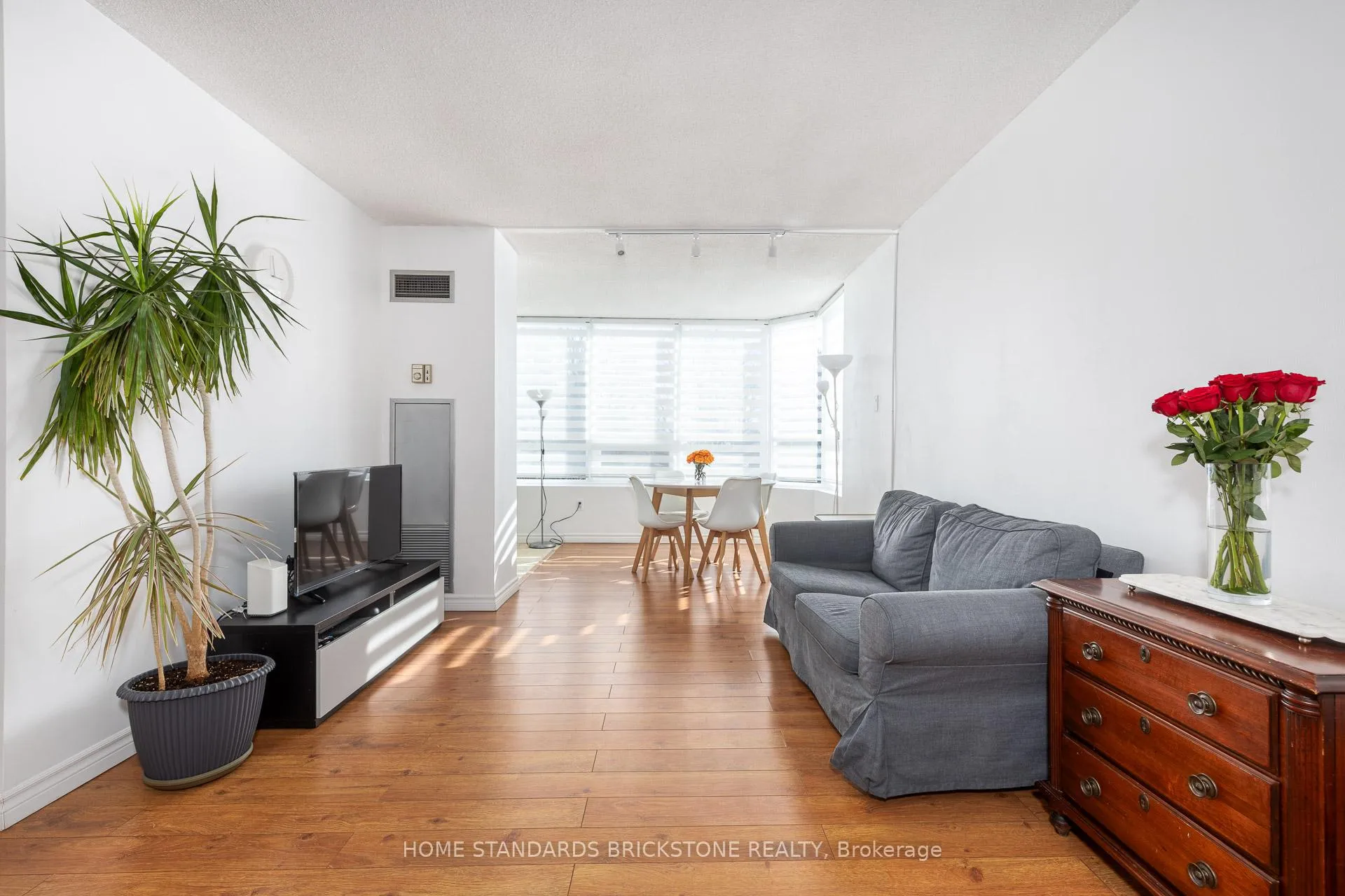 Photo 3 of Unit 205, 7601 Bathurst Street W, Vaughan, Crestwood-Springfarm-Yorkhill — HOMEH