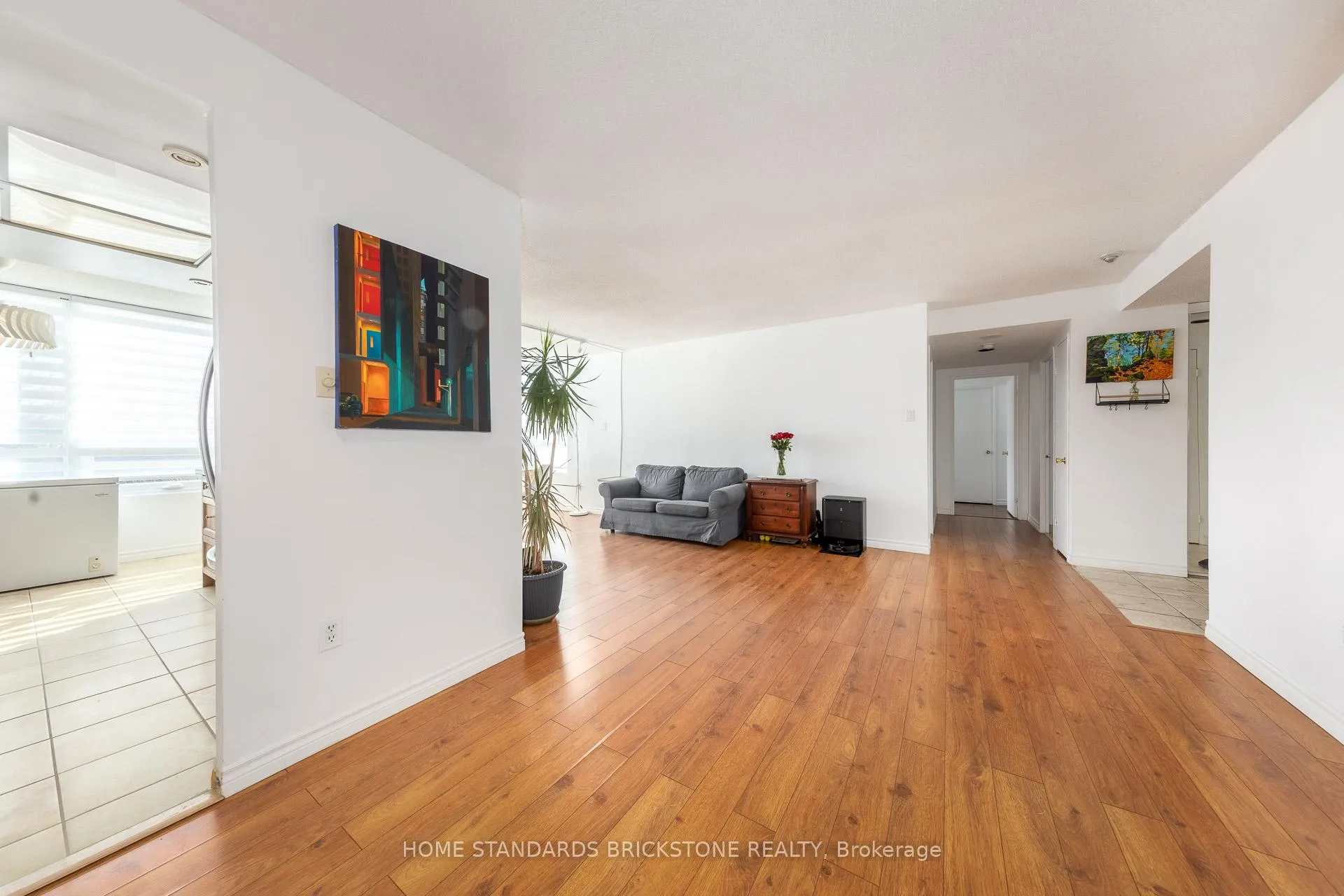 Photo 7 of Unit 205, 7601 Bathurst Street W, Vaughan, Crestwood-Springfarm-Yorkhill — HOMEH