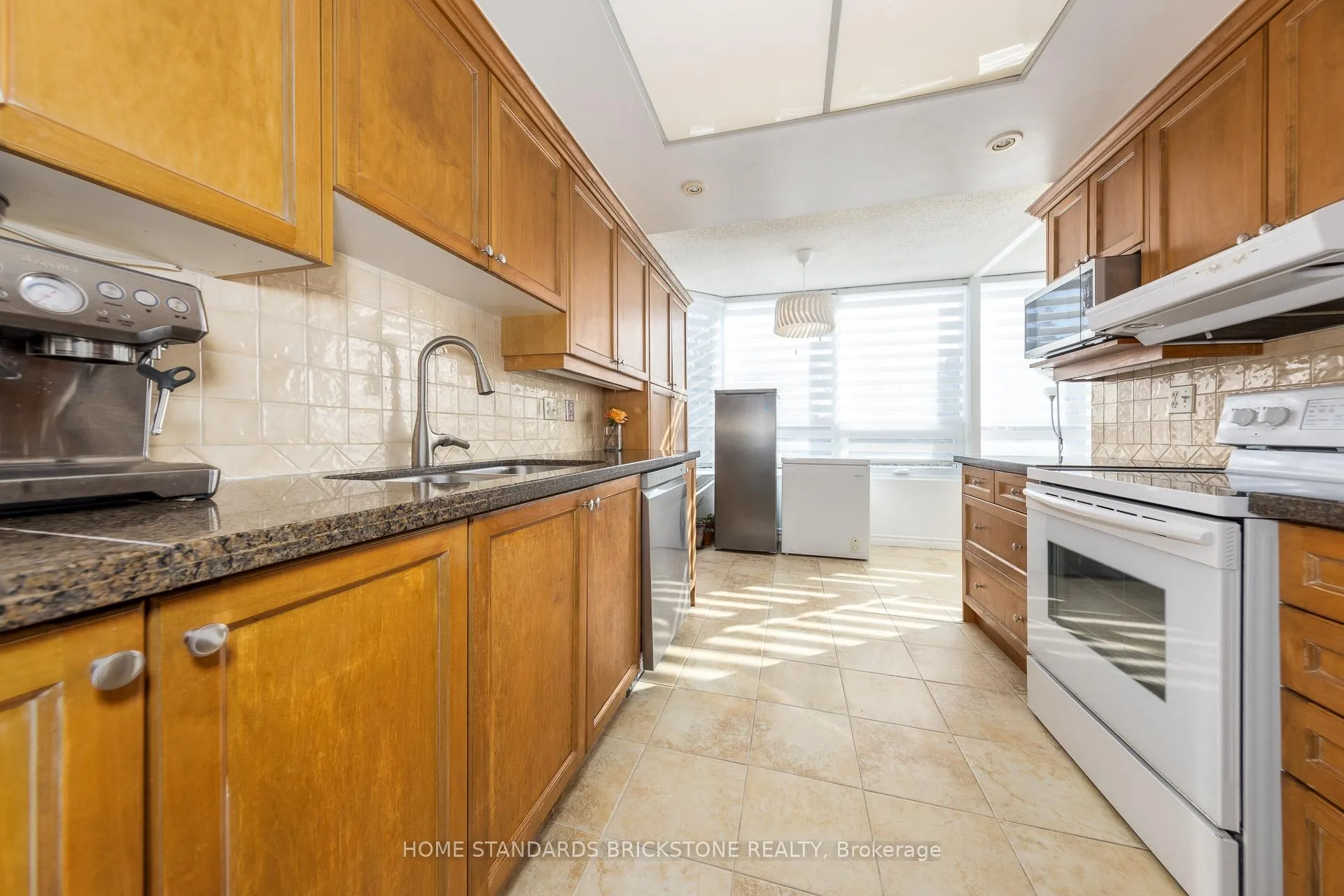 Photo 8 of Unit 205, 7601 Bathurst Street W, Vaughan, Crestwood-Springfarm-Yorkhill — HOMEH