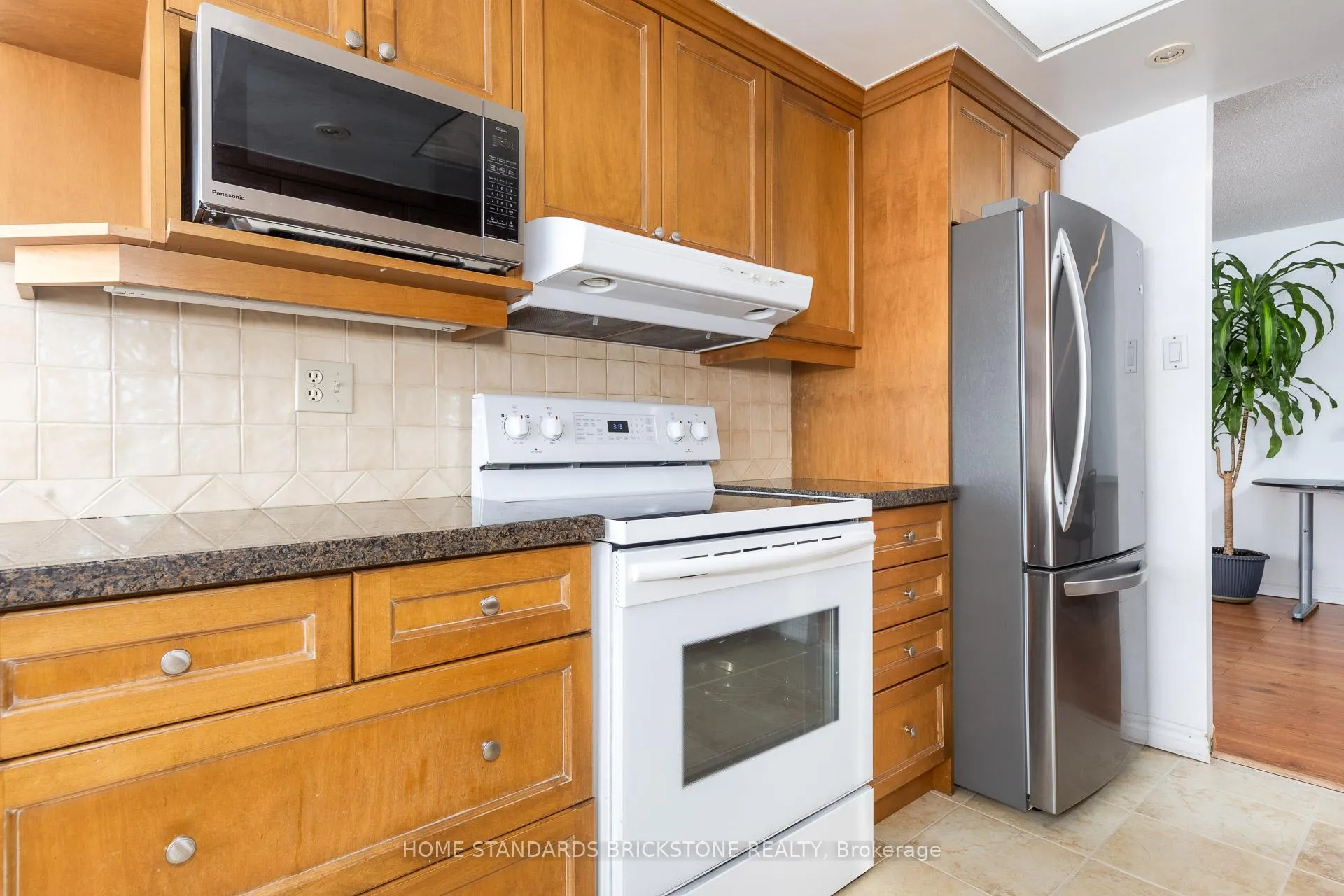 Photo 9 of Unit 205, 7601 Bathurst Street W, Vaughan, Crestwood-Springfarm-Yorkhill — HOMEH