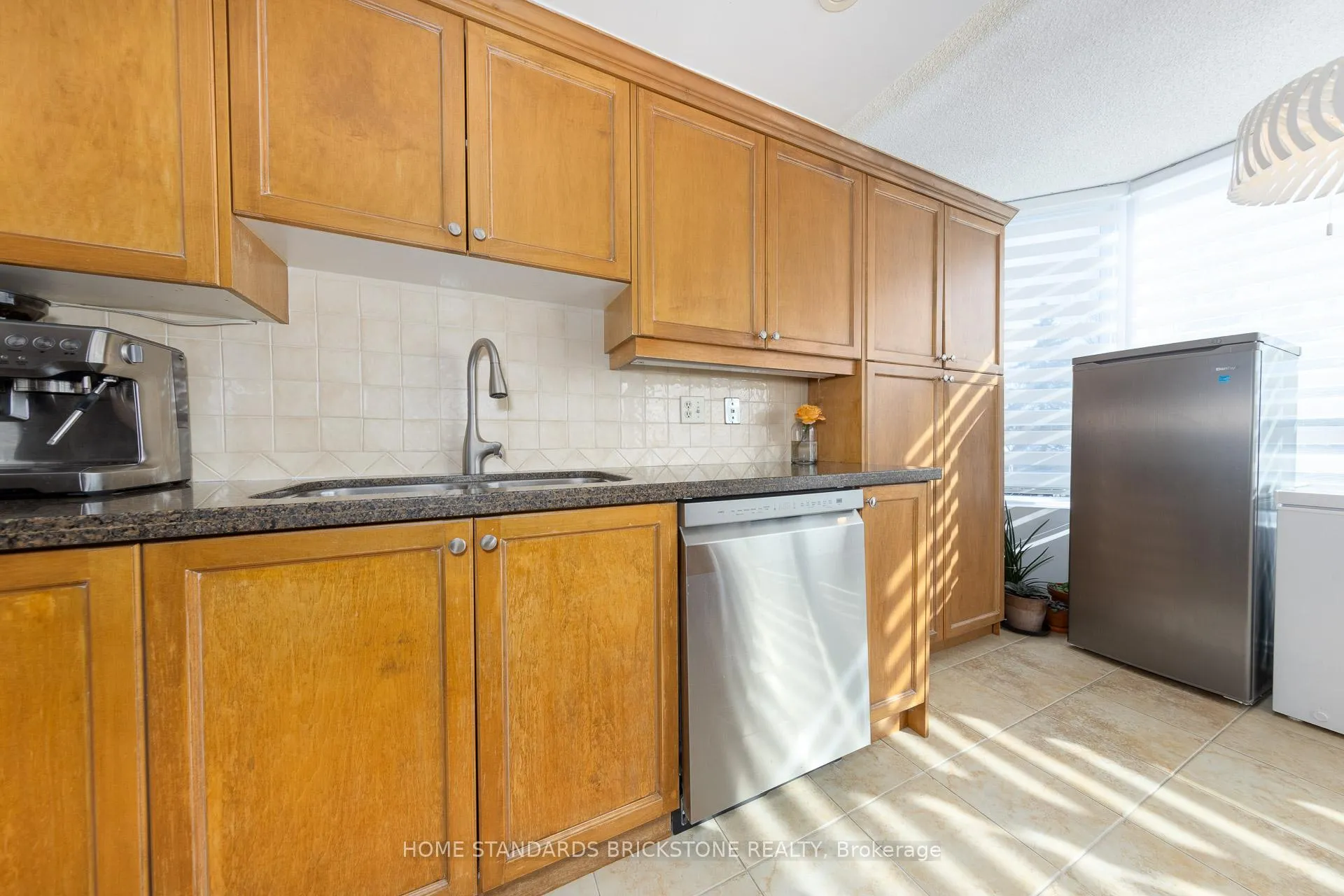 Photo 10 of Unit 205, 7601 Bathurst Street W, Vaughan, Crestwood-Springfarm-Yorkhill — HOMEH