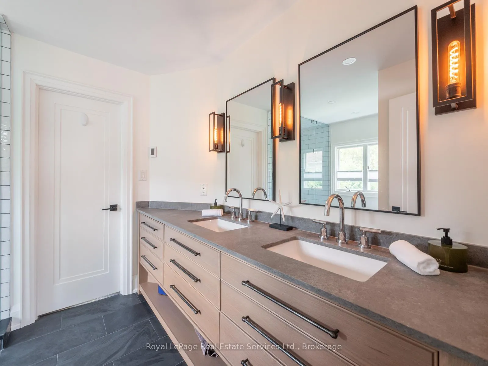 Photo 30 of 74 West Street, Oakville, Bronte — HOMEH