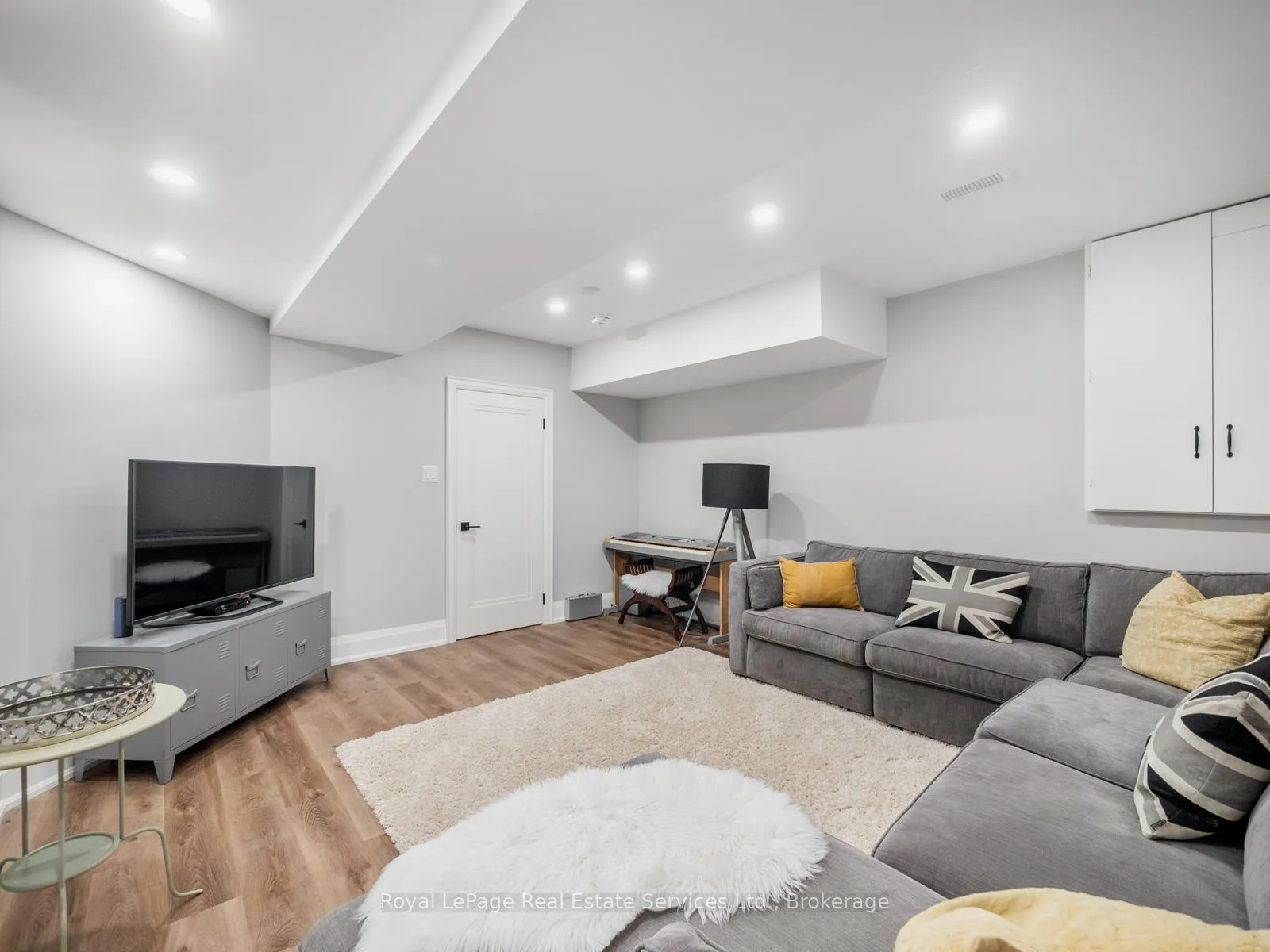 Photo 36 of 74 West Street, Oakville, Bronte — HOMEH