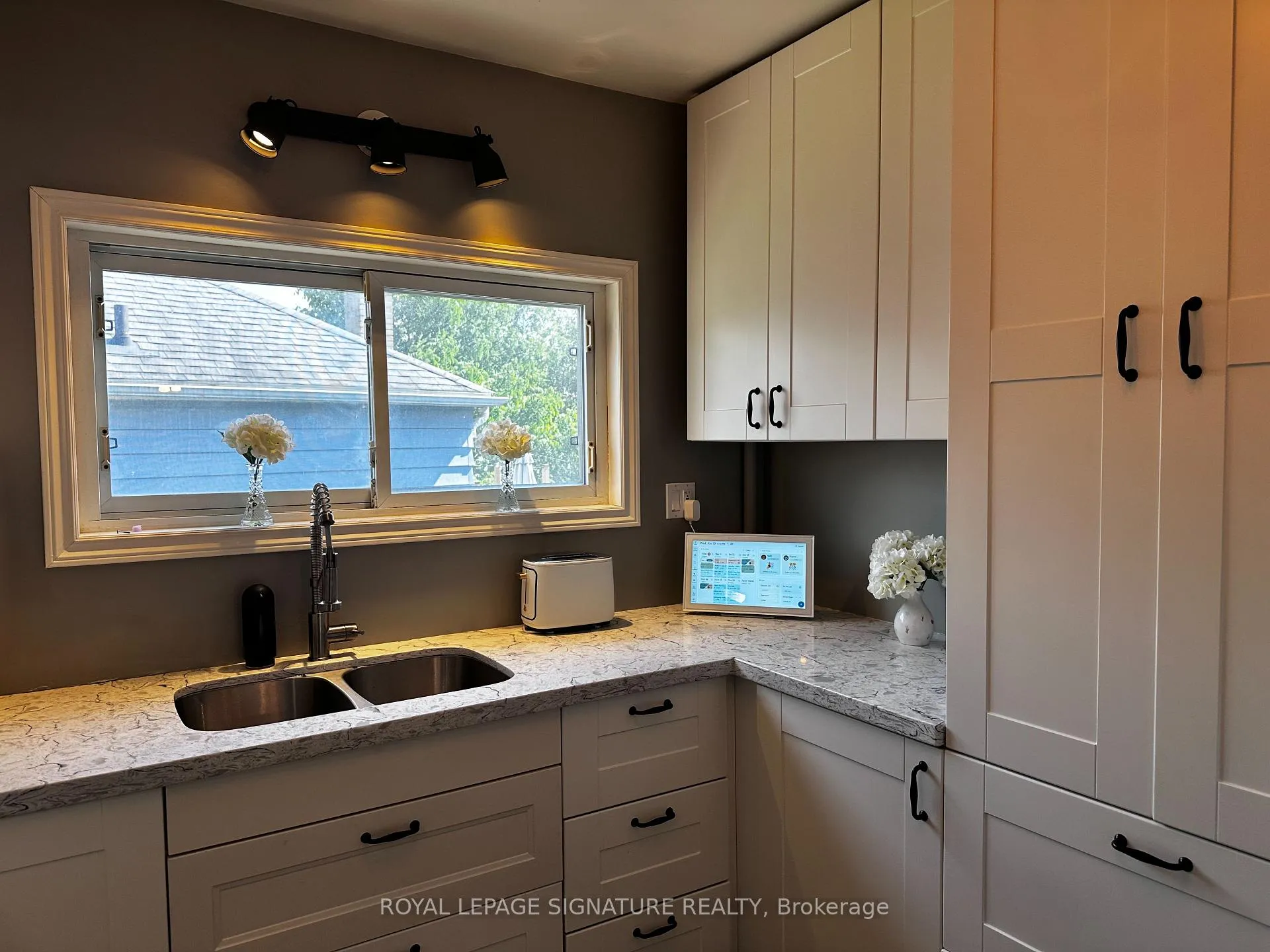 Photo 11 of 137 Lancaster Street W, Kitchener, Northward — HOMEH
