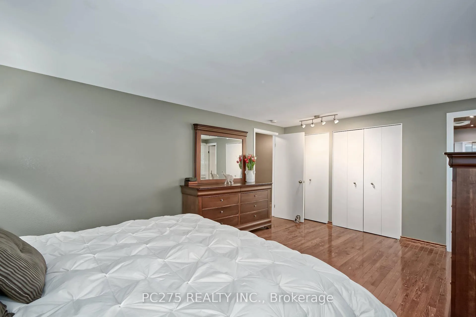 Photo 23 of 27 Portal Crescent, London, North C — HOMEH