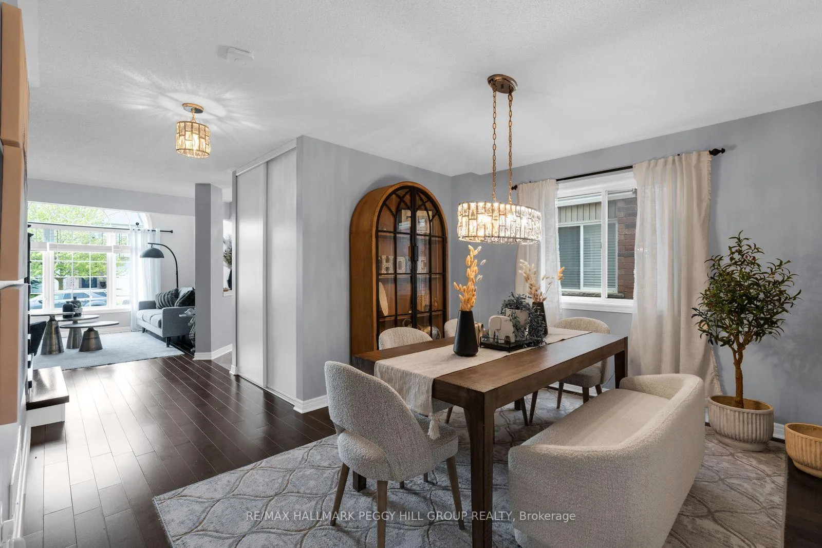 Photo 5 of 15 Brookwood Drive, Barrie, 400 West — HOMEH