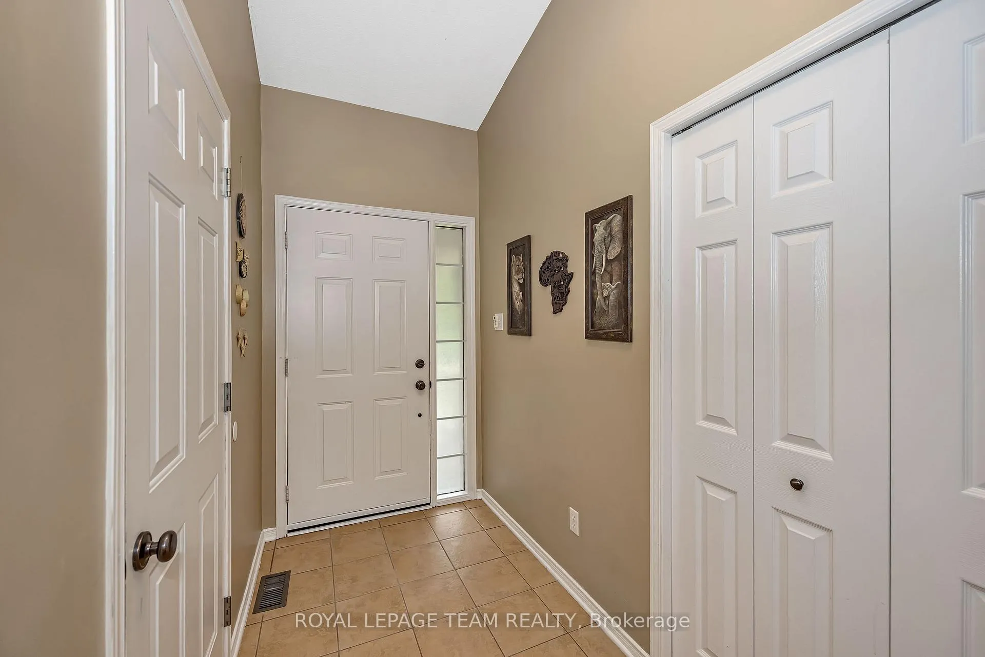 Photo 4 of 6515 Waddion Drive, Ottawa, Greely — HOMEH