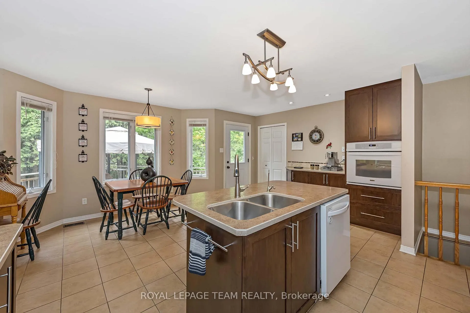 Photo 13 of 6515 Waddion Drive, Ottawa, Greely — HOMEH