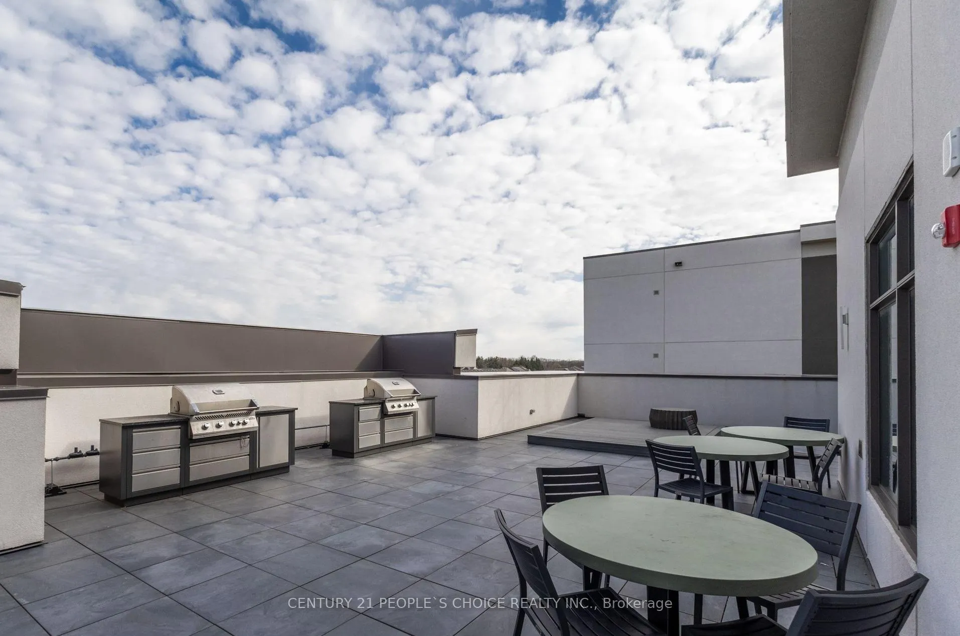 Photo 4 of Unit 532, 10 Mallard Trail, Hamilton, Waterdown — HOMEH