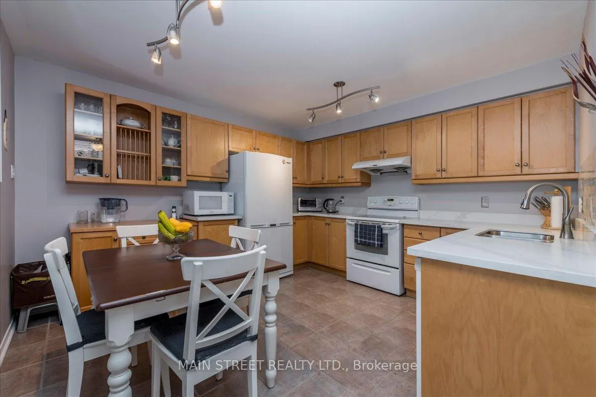 Photo 6 of 128 Tunbridge Road, Barrie, Georgian Drive — HOMEH