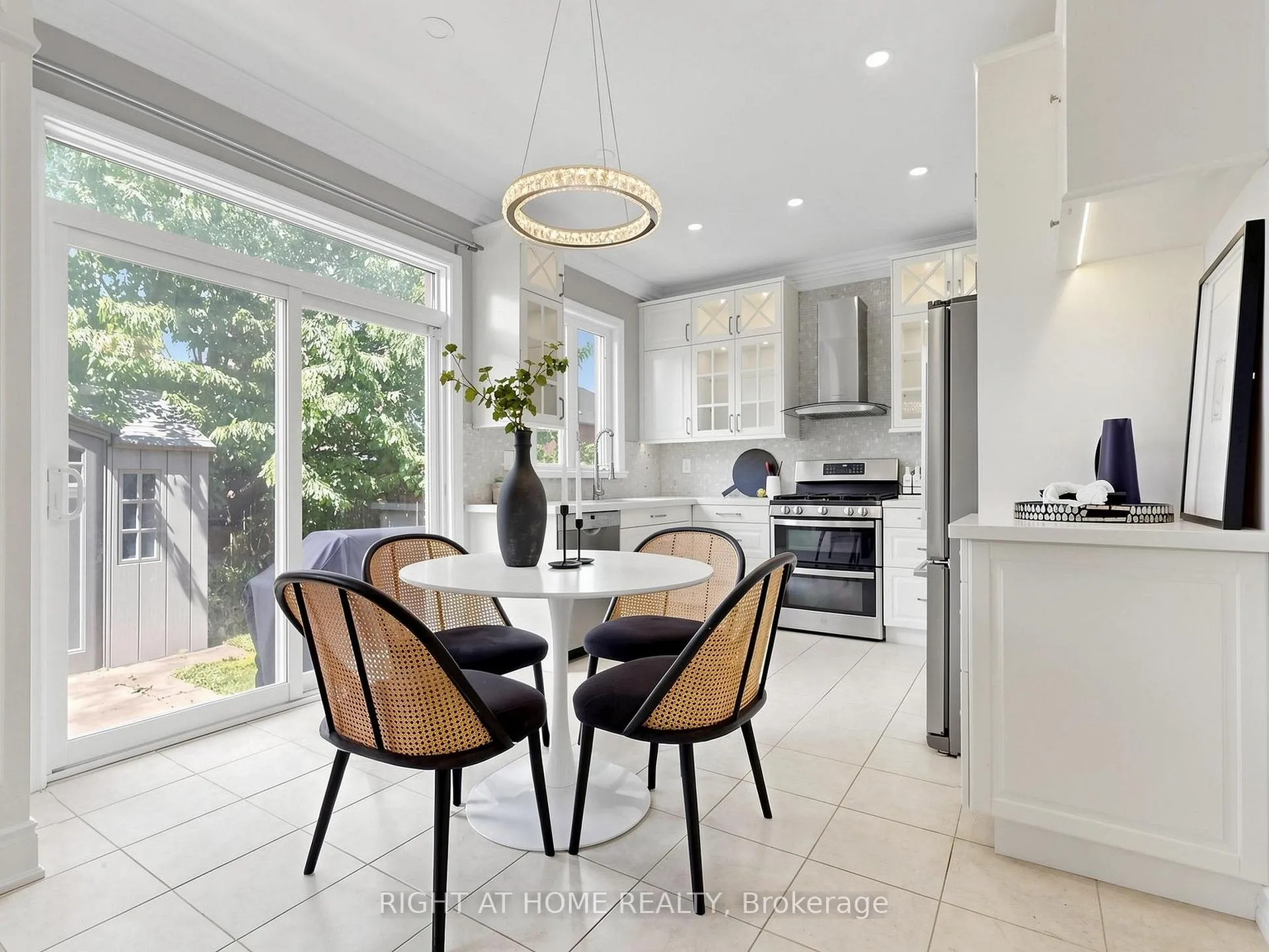 Photo 13 of 142 Alfred Smith Way, Newmarket, Woodland Hill — HOMEH