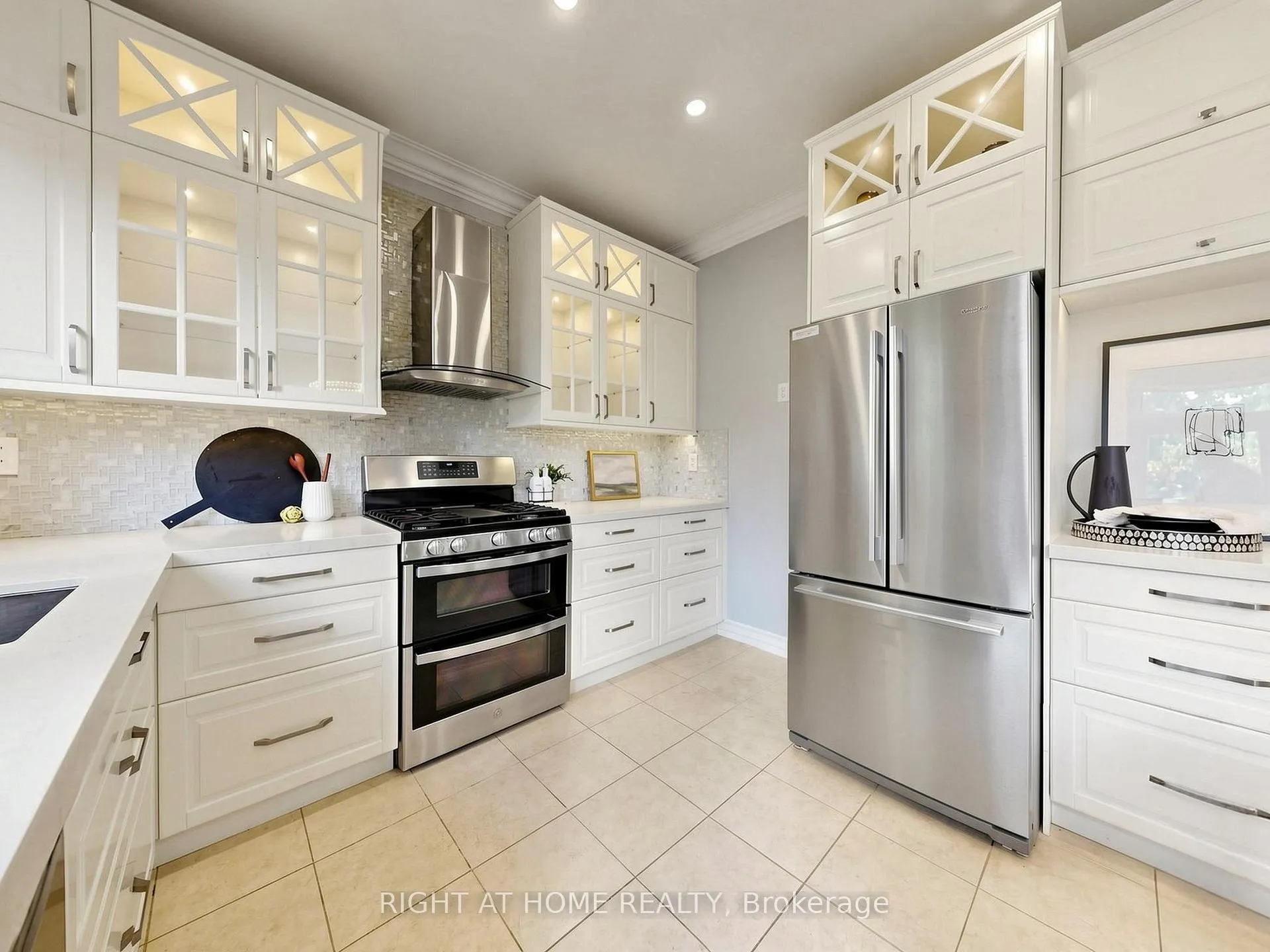 Photo 14 of 142 Alfred Smith Way, Newmarket, Woodland Hill — HOMEH