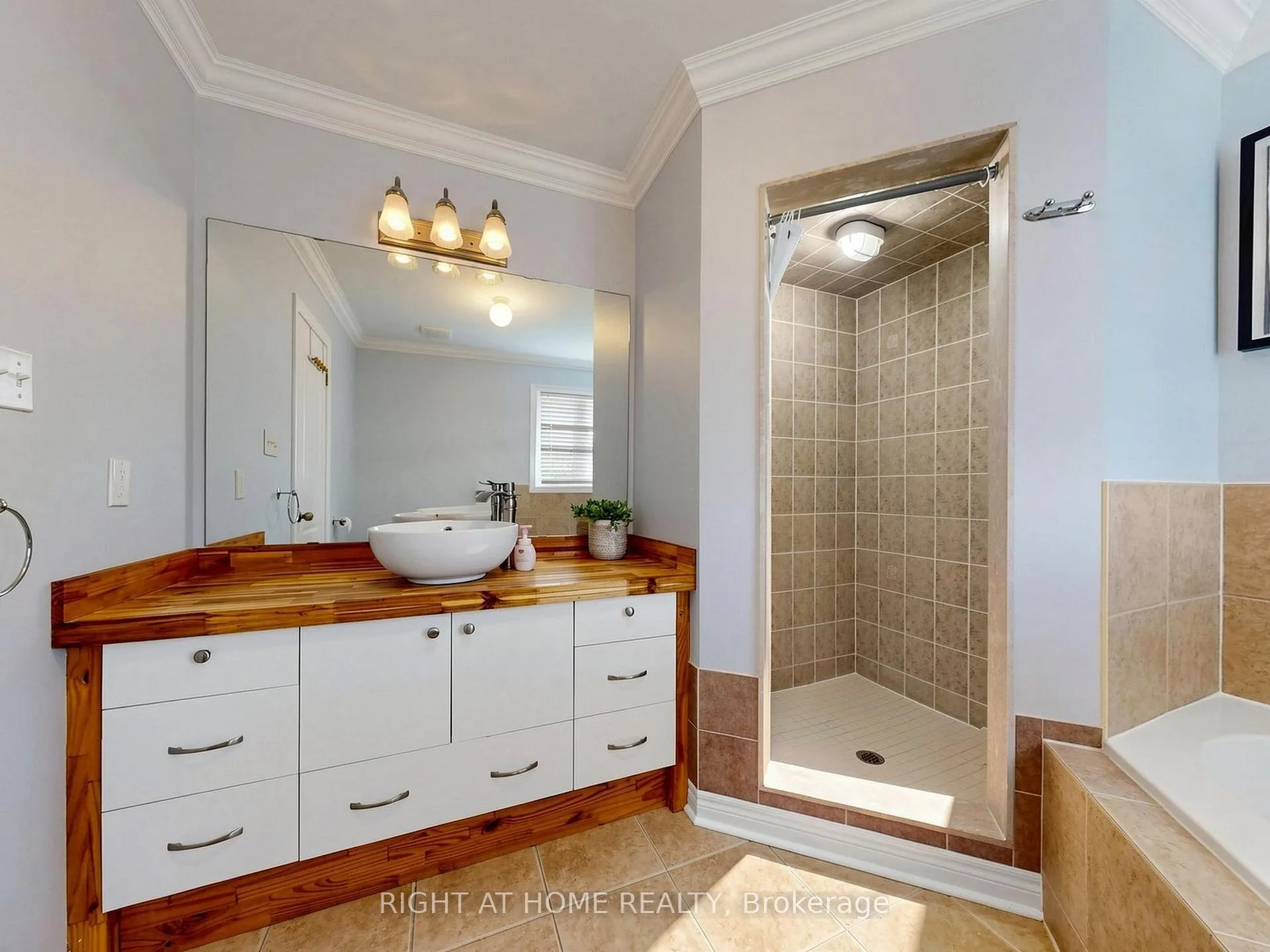 Photo 22 of 142 Alfred Smith Way, Newmarket, Woodland Hill — HOMEH