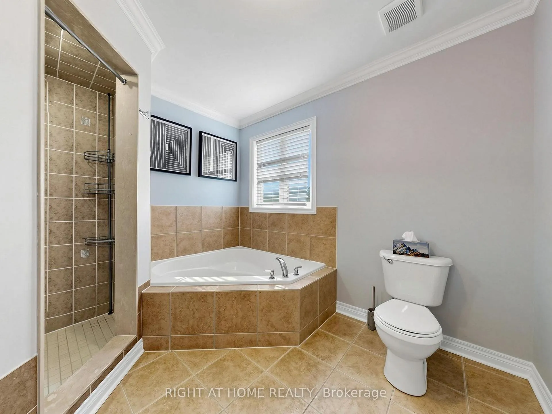 Photo 23 of 142 Alfred Smith Way, Newmarket, Woodland Hill — HOMEH