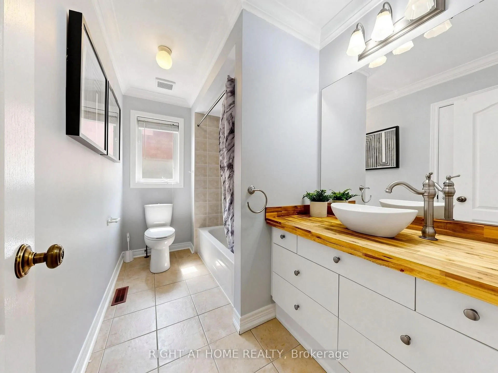 Photo 31 of 142 Alfred Smith Way, Newmarket, Woodland Hill — HOMEH