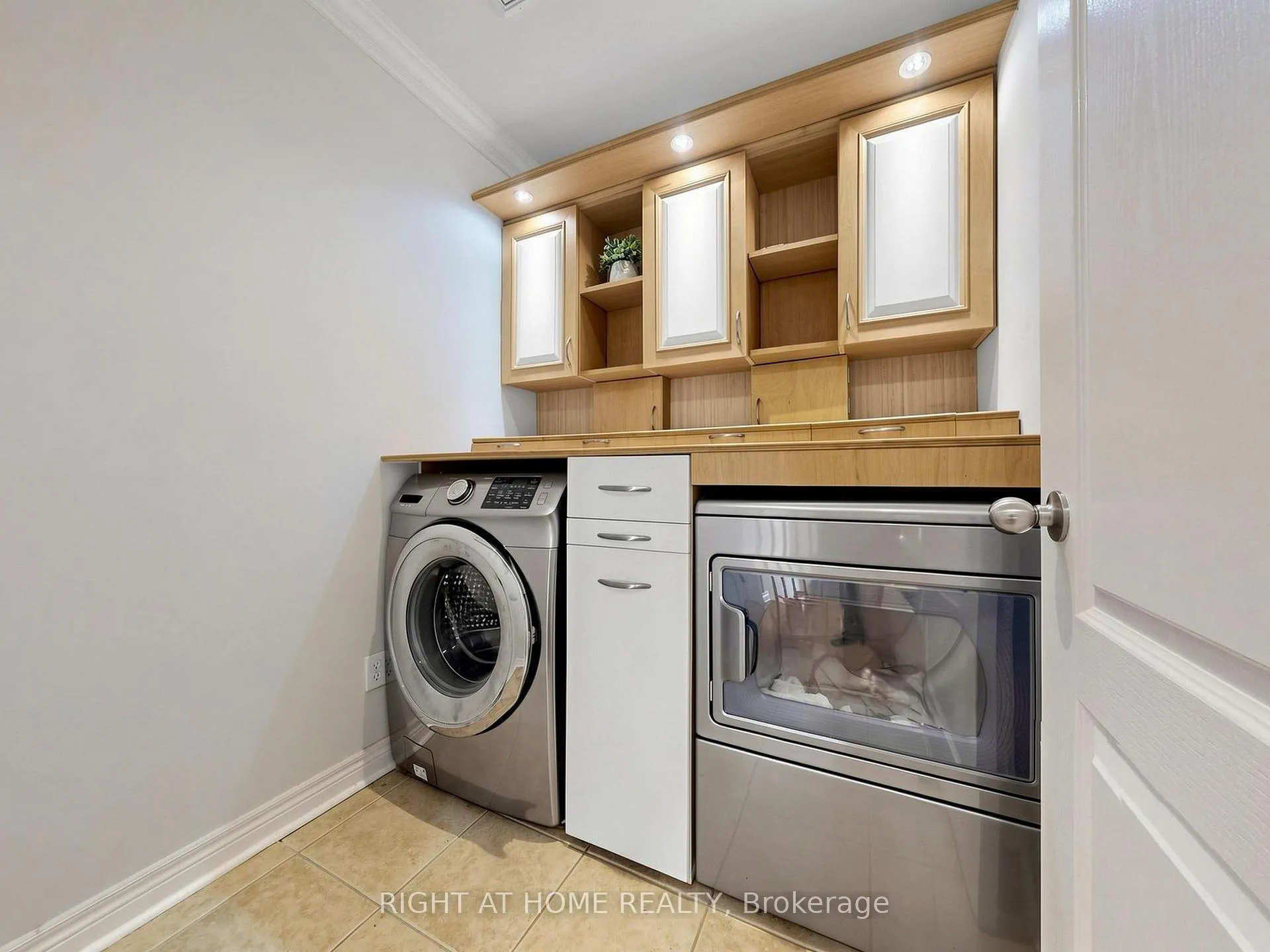 Photo 33 of 142 Alfred Smith Way, Newmarket, Woodland Hill — HOMEH