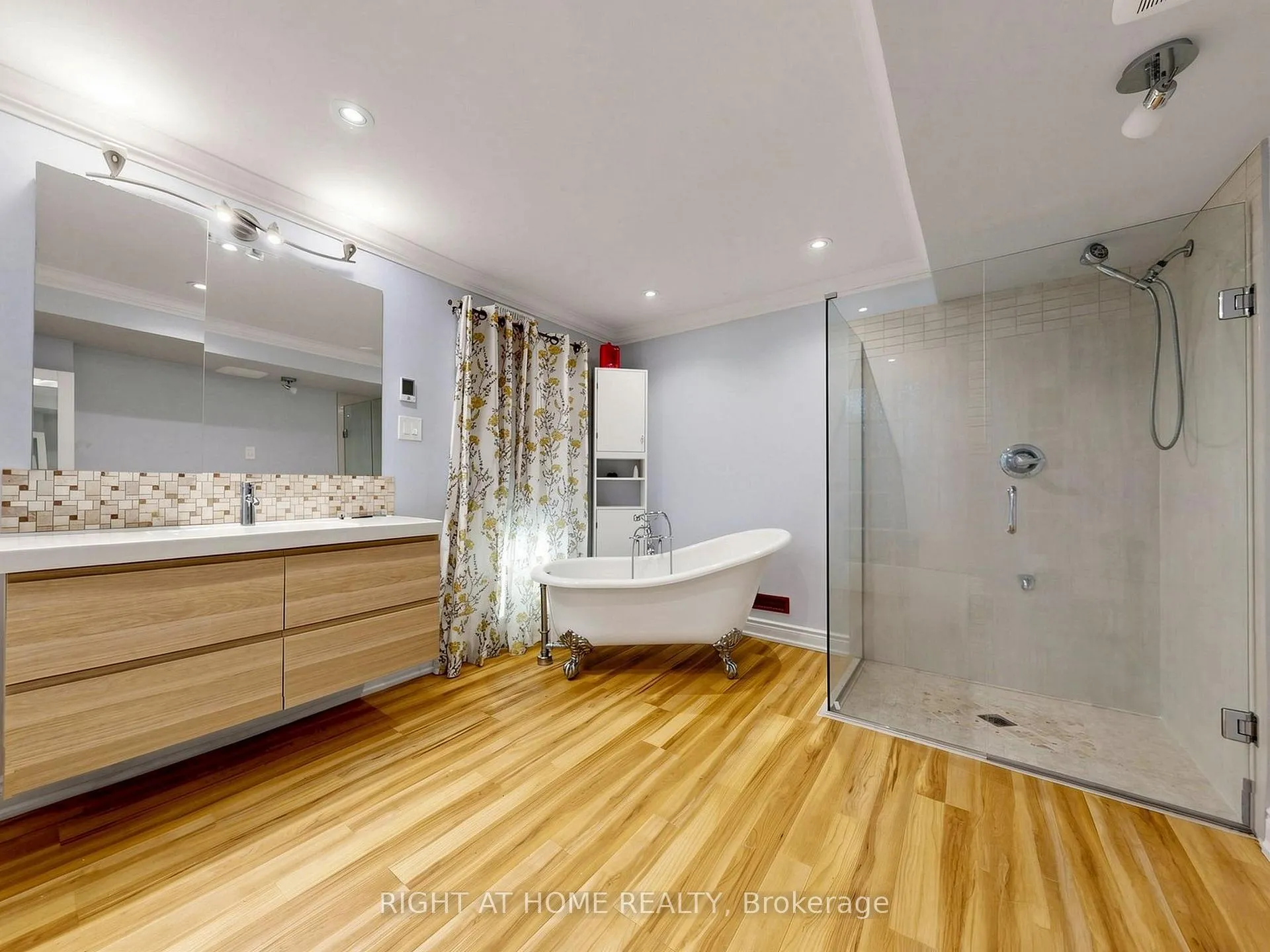 Photo 38 of 142 Alfred Smith Way, Newmarket, Woodland Hill — HOMEH