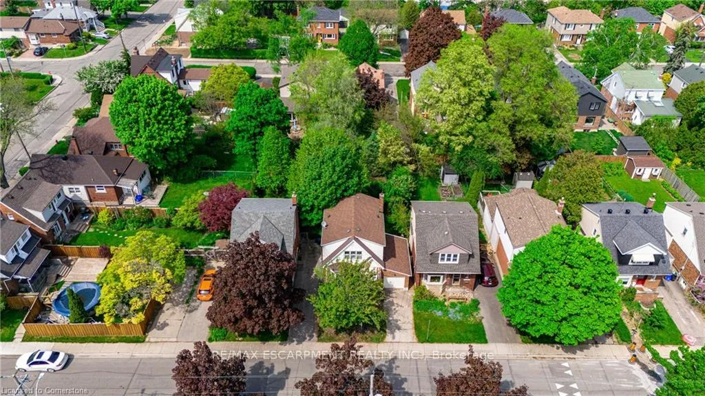 Photo 4 of 136 Glen Road, Hamilton, Westdale — HOMEH